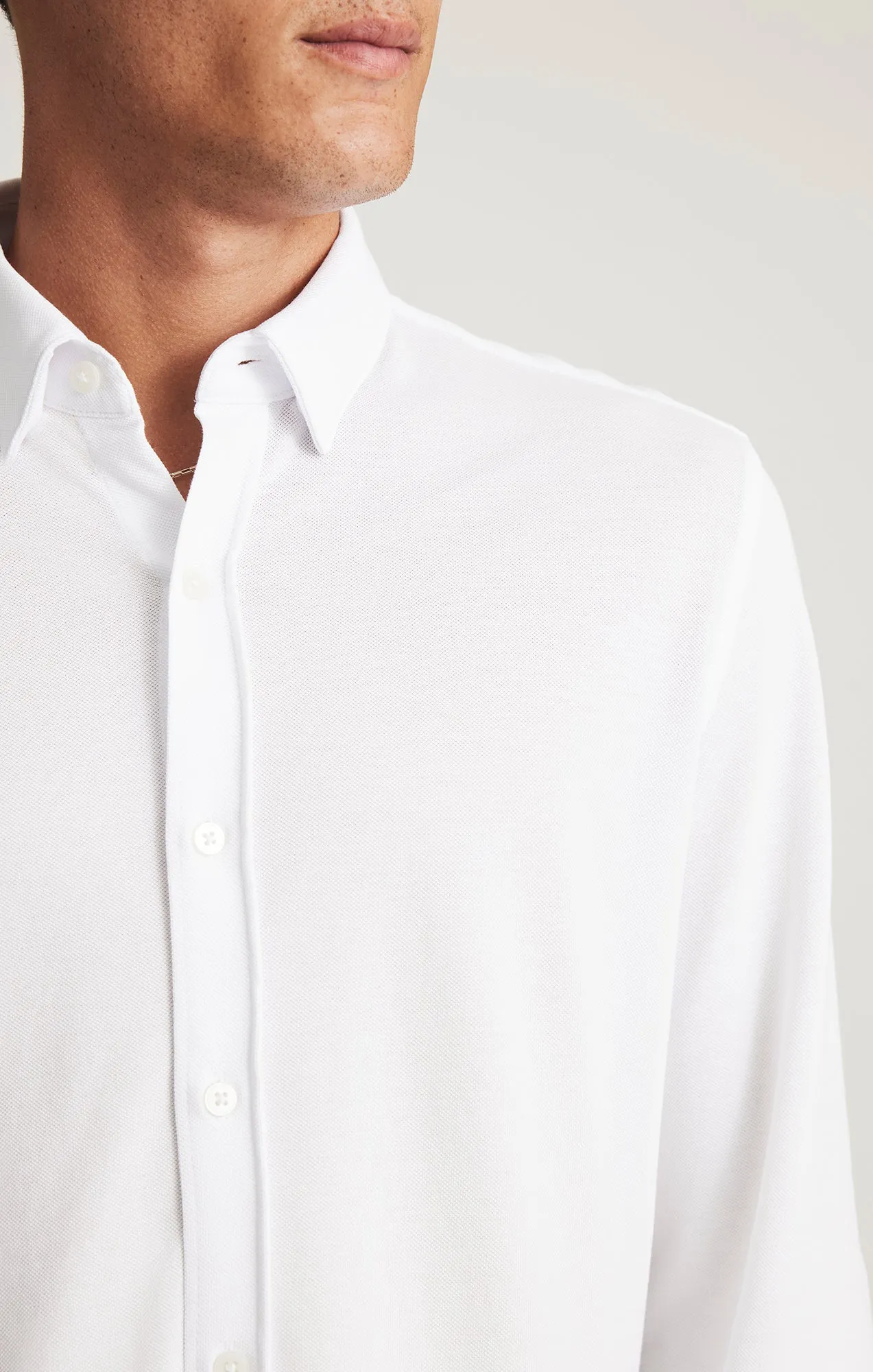 LONG SLEEVE BUTTON-UP SHIRT IN WHITE Sporty Comfort Chic Wardrobe