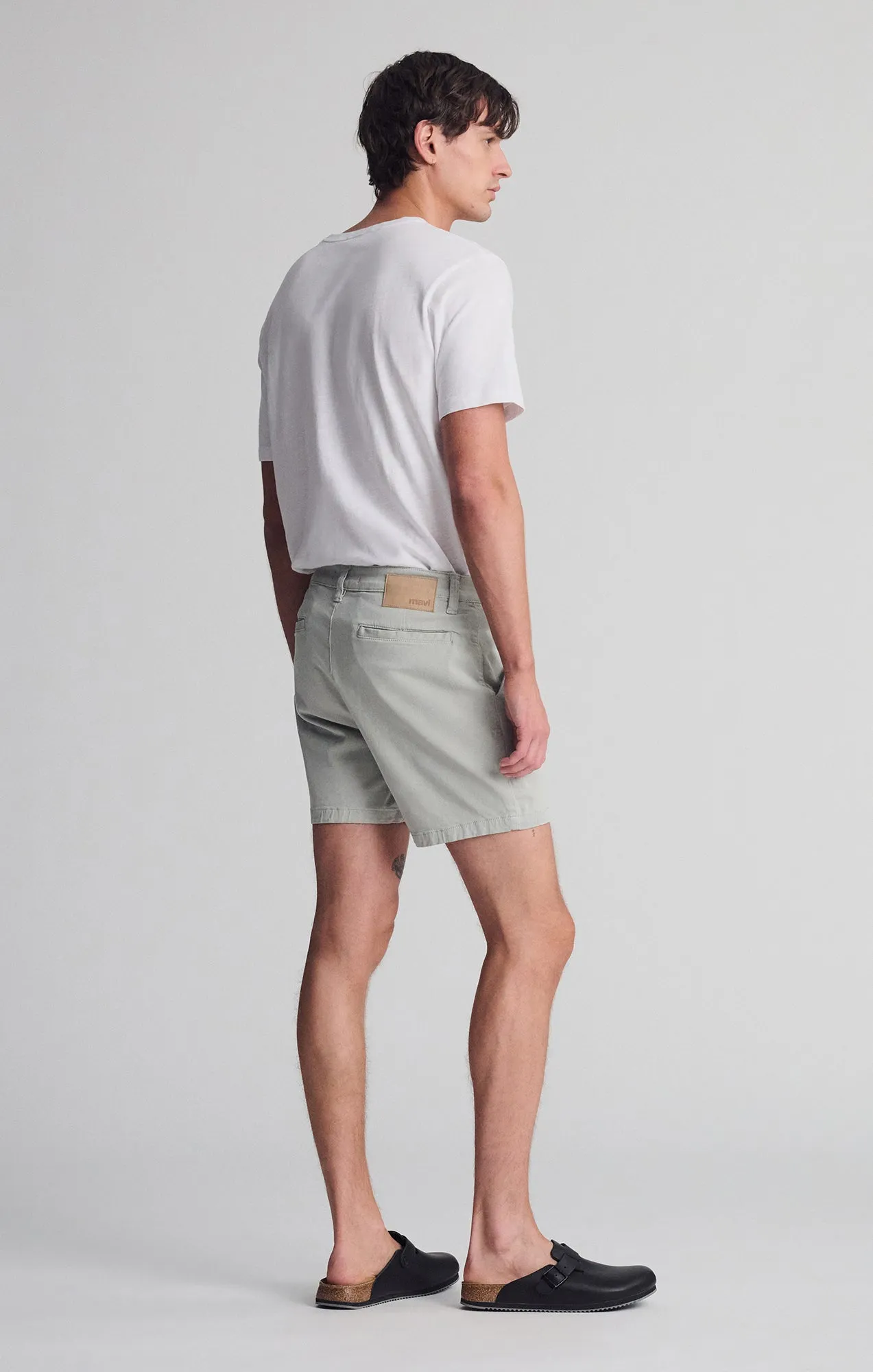 NATE SHORTS IN PISTACHIO CASUAL TWILL poolside fashion