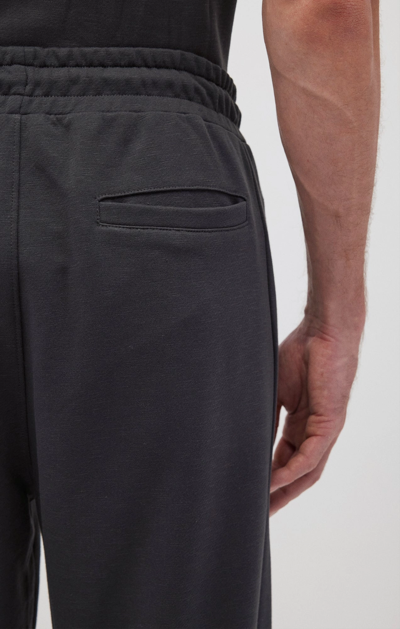 Sporty Fit Denim finish SWEATPANTS IN PIRATE BLACK