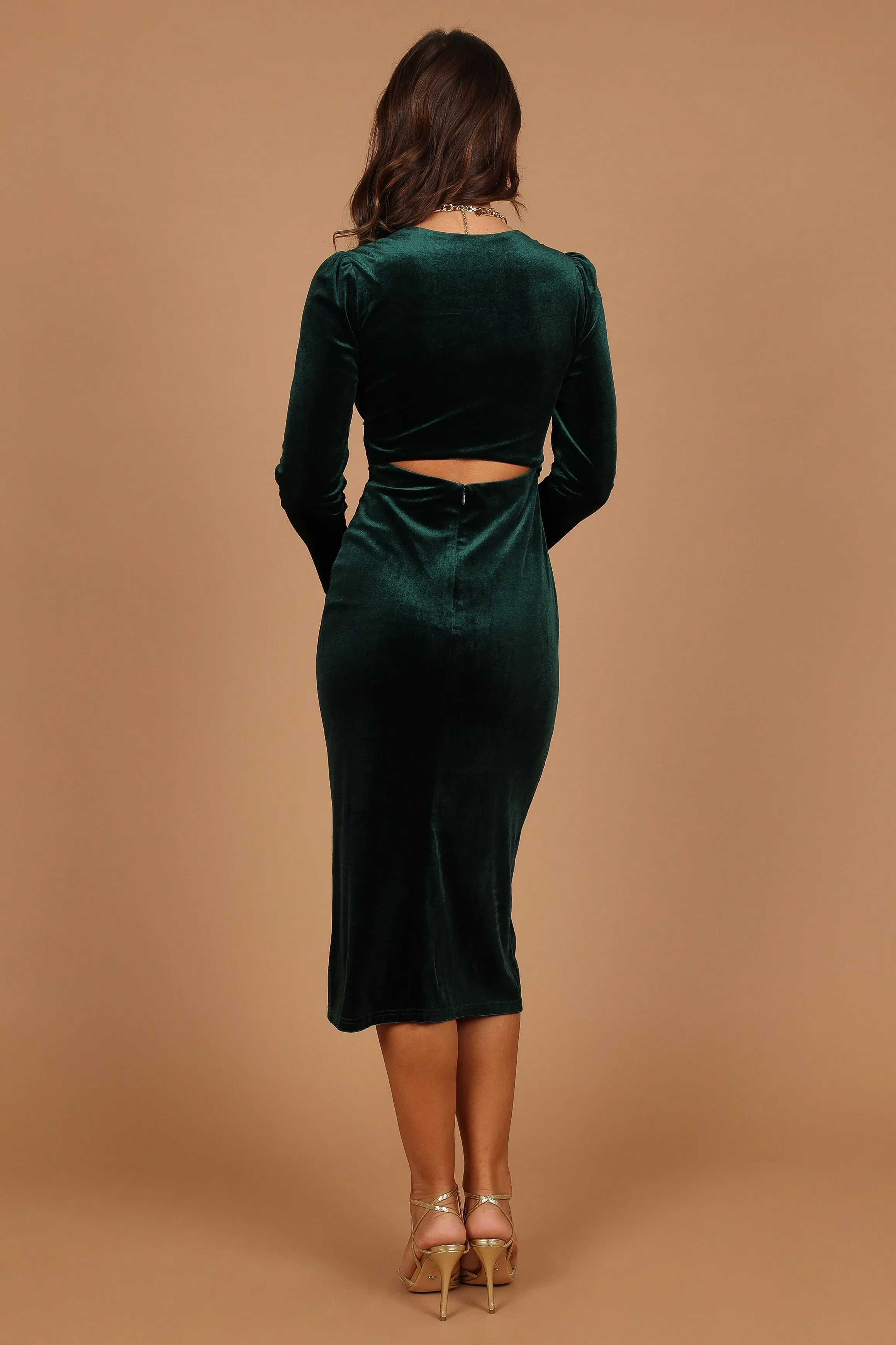 Lisse Twist Front Long Sleeve Velvet Midi Dress - Emerald Comfortable texture