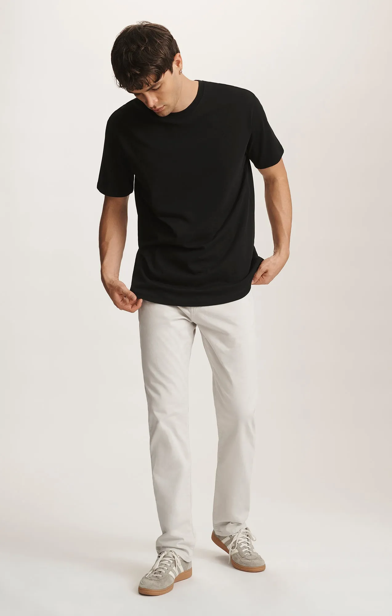 BASIC SHORT SLEEVE T-SHIRT IN BLACK Versatile Fit