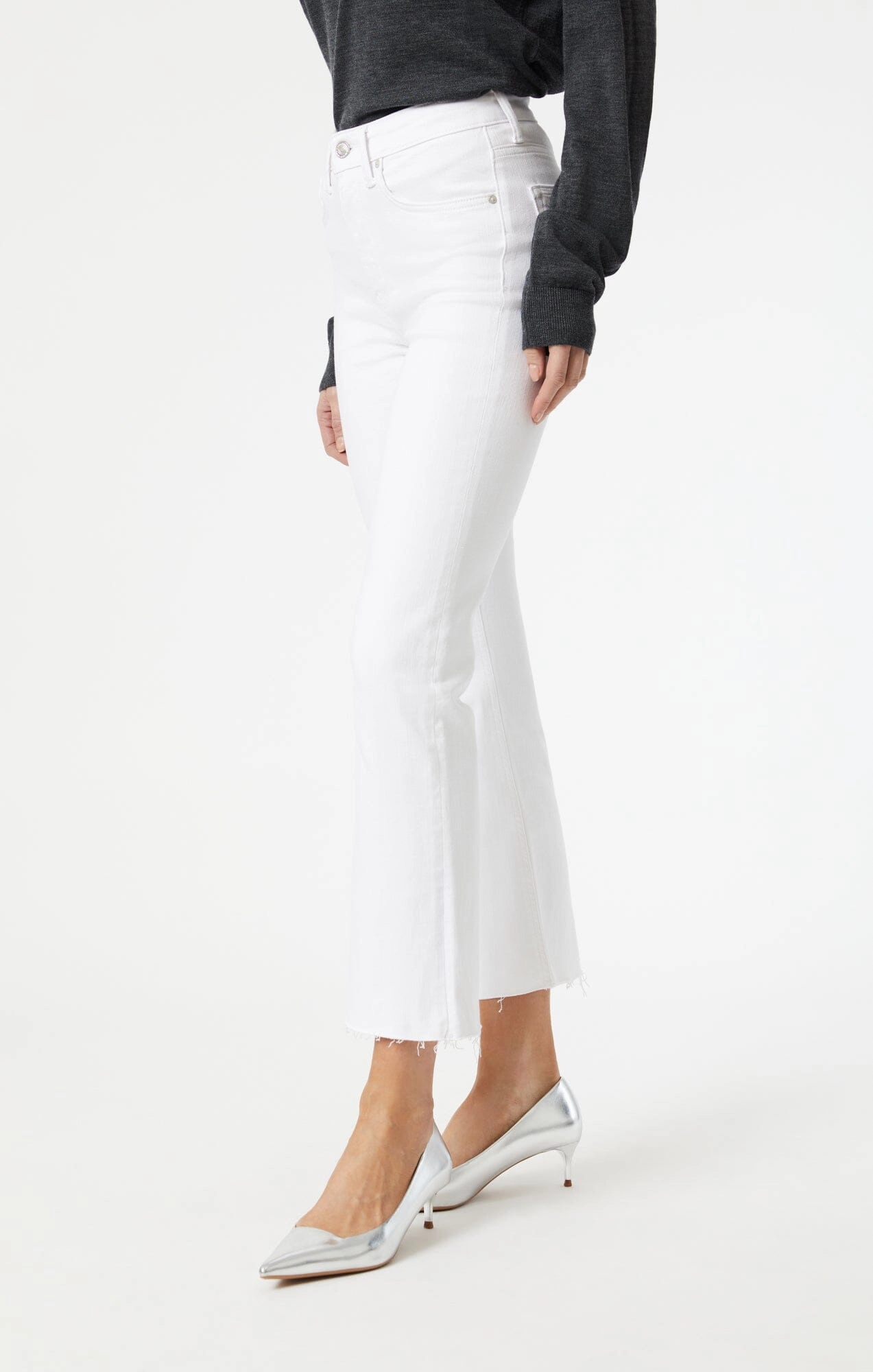 Loose Spring Mood ANIKA CROP FLARE IN WHITE LA BLUE
