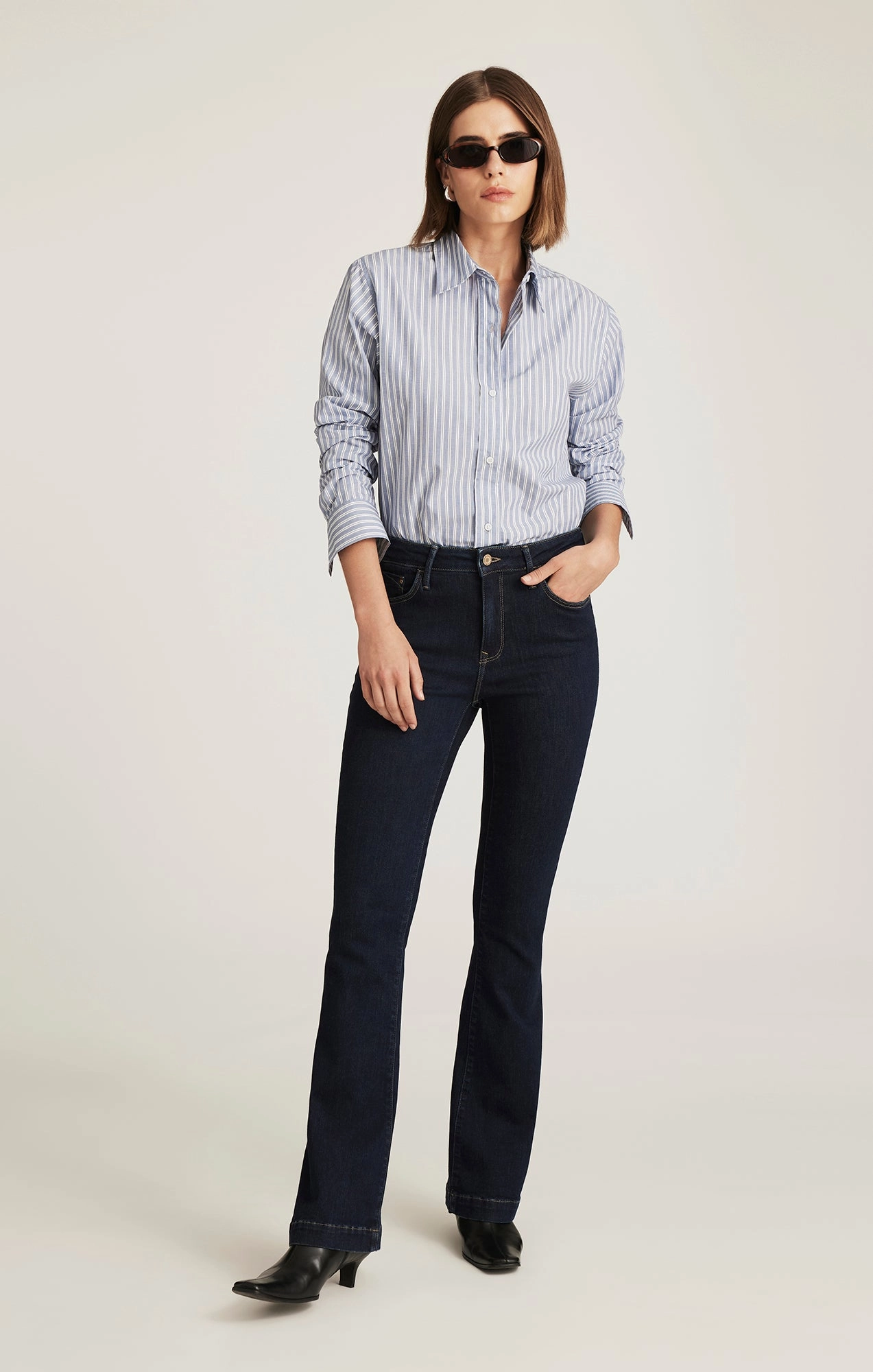 Minimalist Styling Festival Outfit Minimalist Style SYDNEY FLARE IN RINSE GOLD PREMIUM