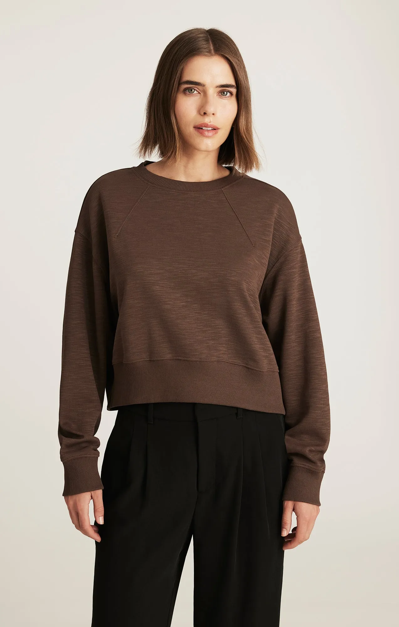 Layered Comfort Cool Style EDITION CREW NECK SWEATSHIRT IN HOT FUDGE