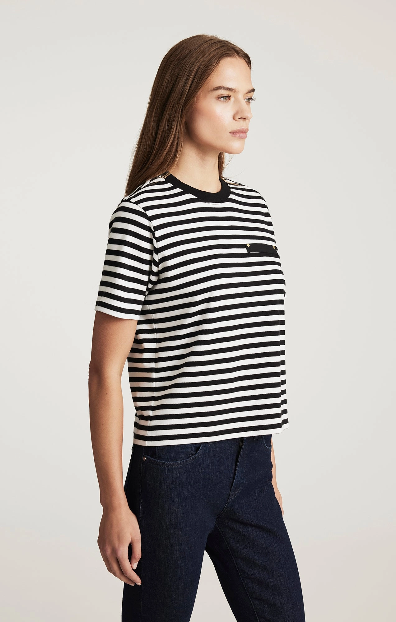 WELT POCKET T-SHIRT IN BLACK WHITE STRIPE Hypoallergenic Textile Outdoor Adventure