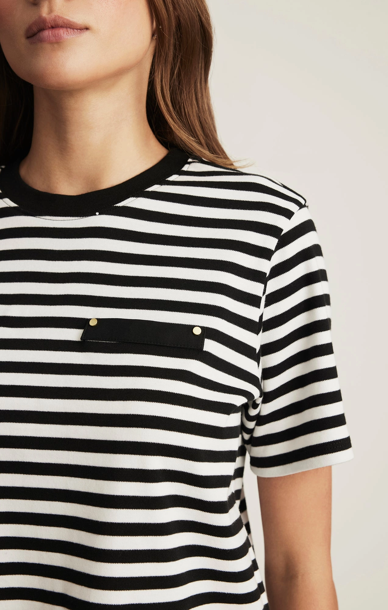 Light Outfit WELT POCKET T-SHIRT IN BLACK WHITE STRIPE