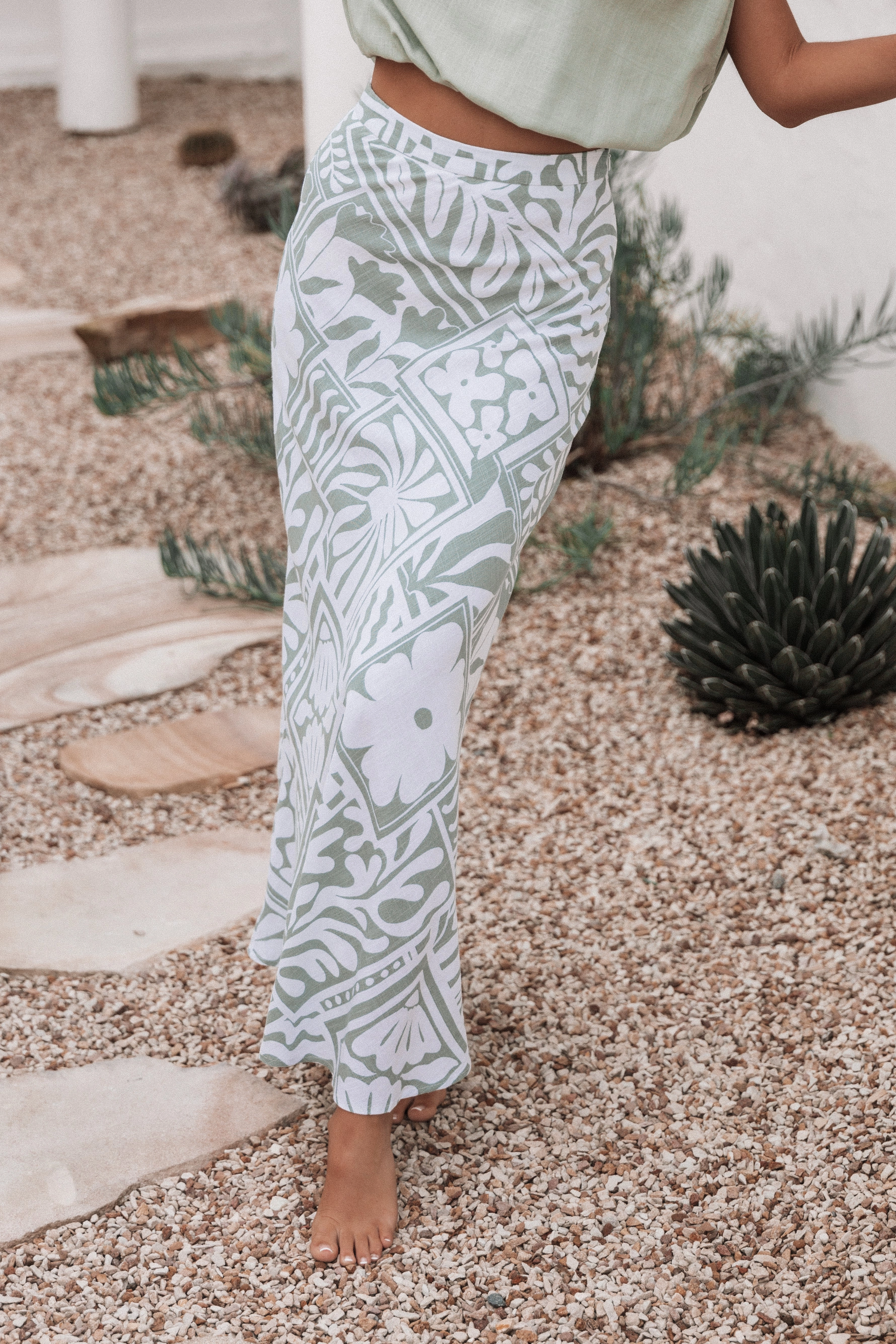 Invisible Seams Willow Maxi Skirt - Sage Print