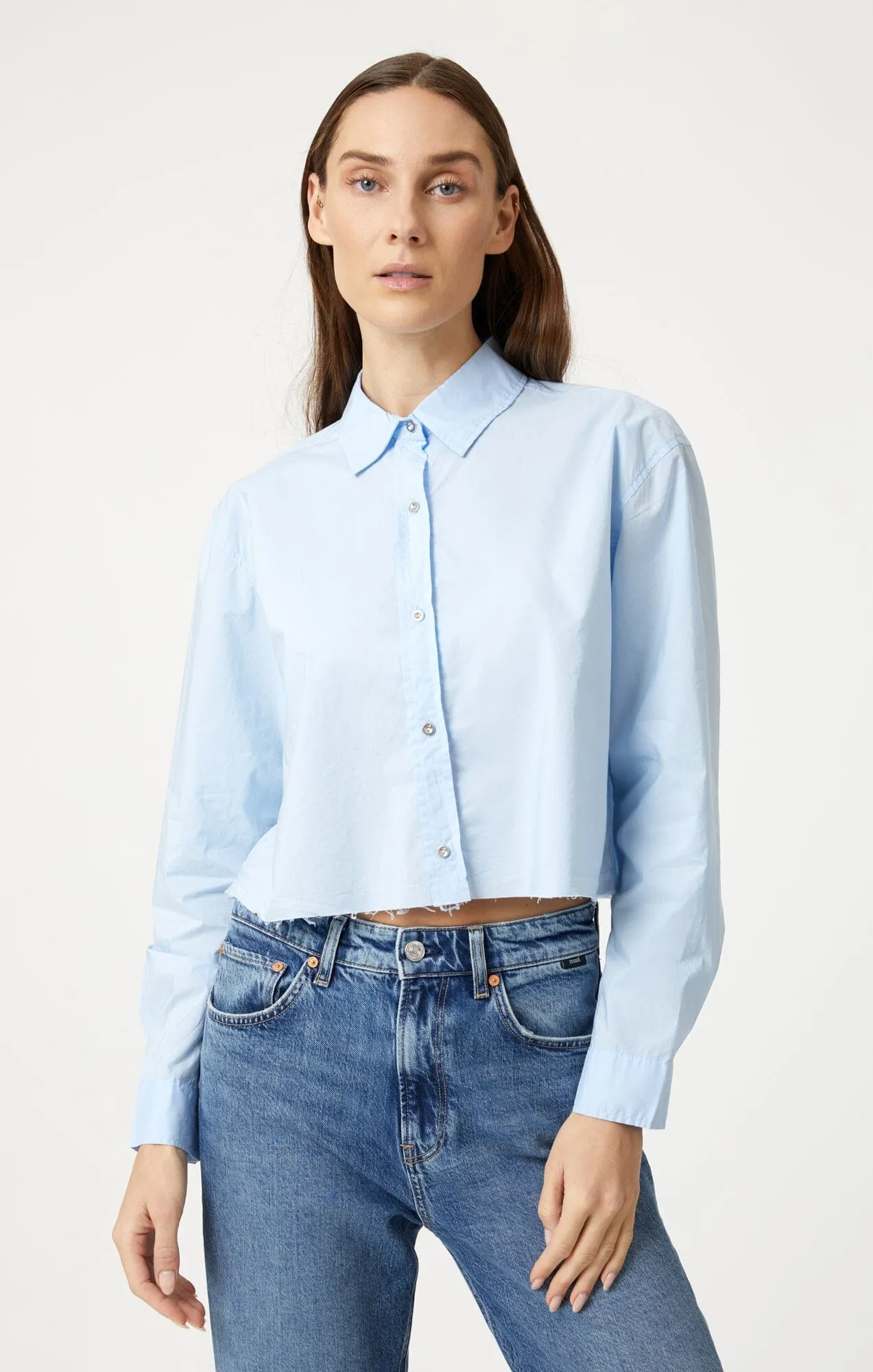 CROPPED BUTTON-UP SHIRT IN KENTUCKY BLUE Ergonomic Sleeve Cut Multi Layer Stitching