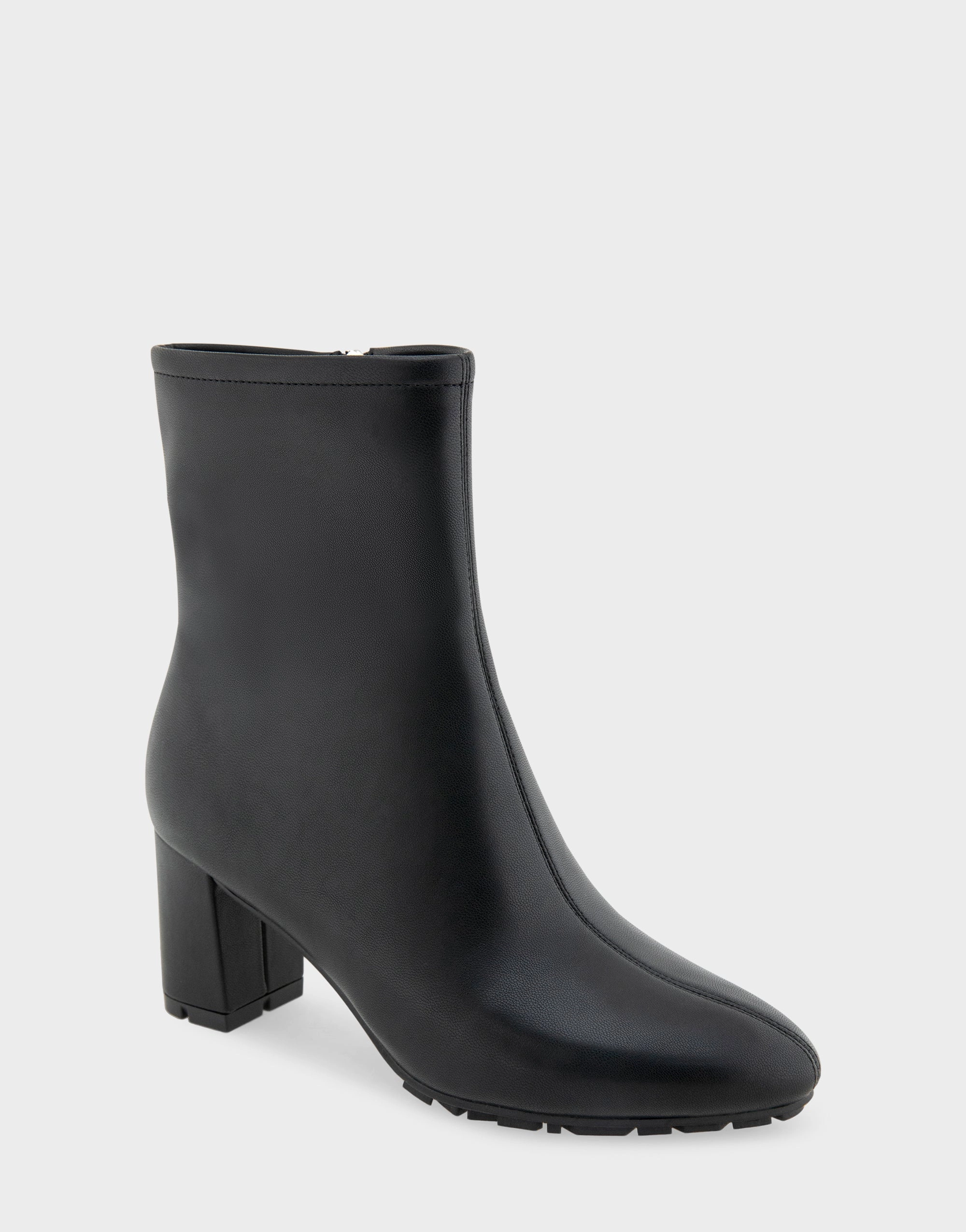 Baylor Soft Cushion Collar Casual Elegance