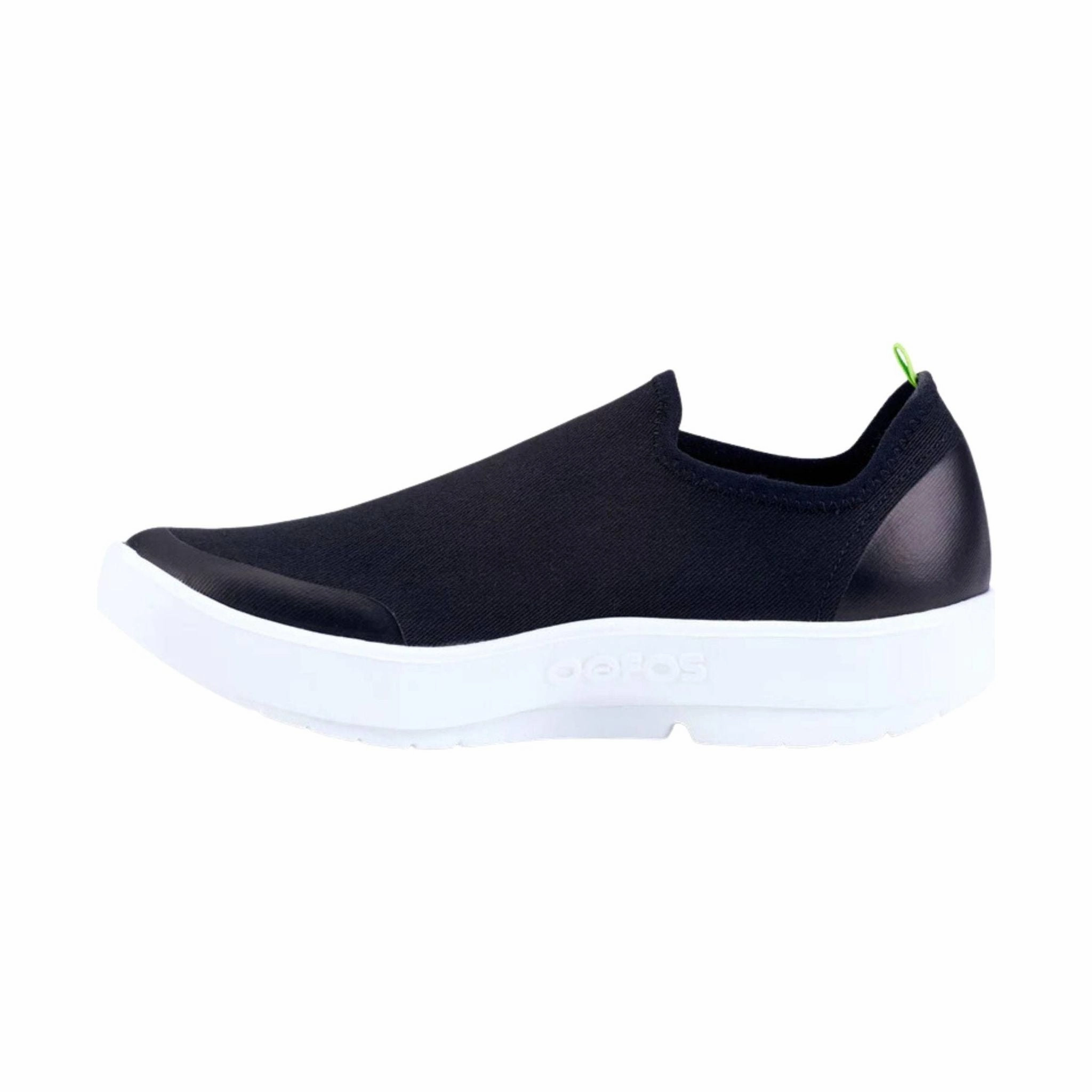 Versatile Silhouette OOfos Women's OOmg Eezee Low Shoe - White/Black