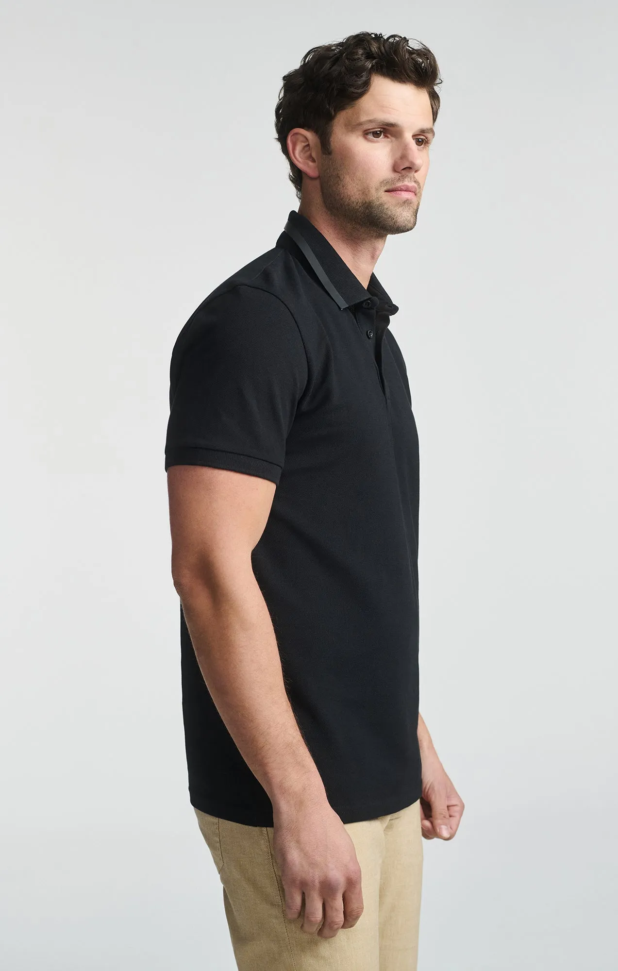 Comfortable Design CONTRAST COLLAR POLO SHIRT IN BLACK