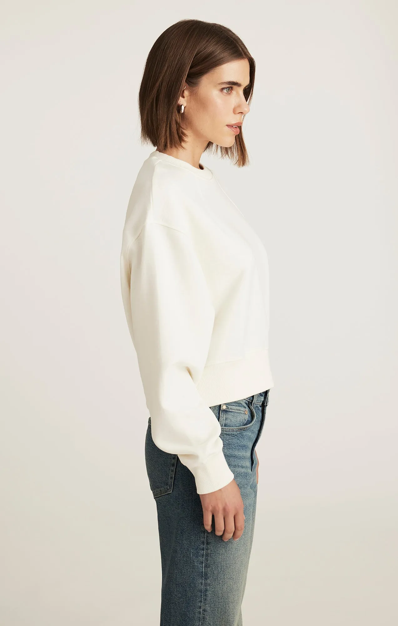 EDITION CREW NECK SWEATSHIRT IN MARSHMALLOW All Season Wear V-Neck