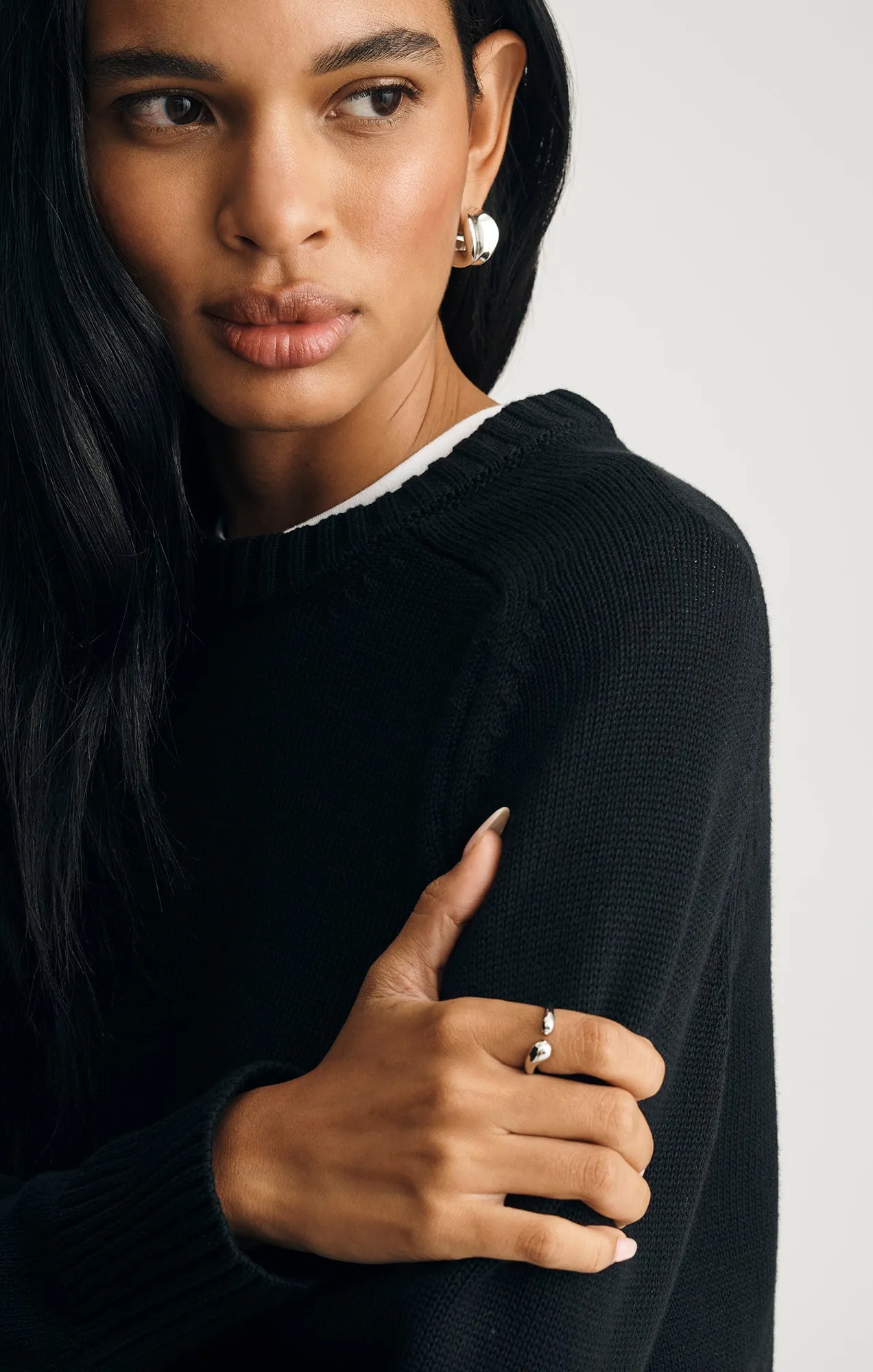 Smart Wear Simple Comfort CREW NECK SWEATER IN BLACK