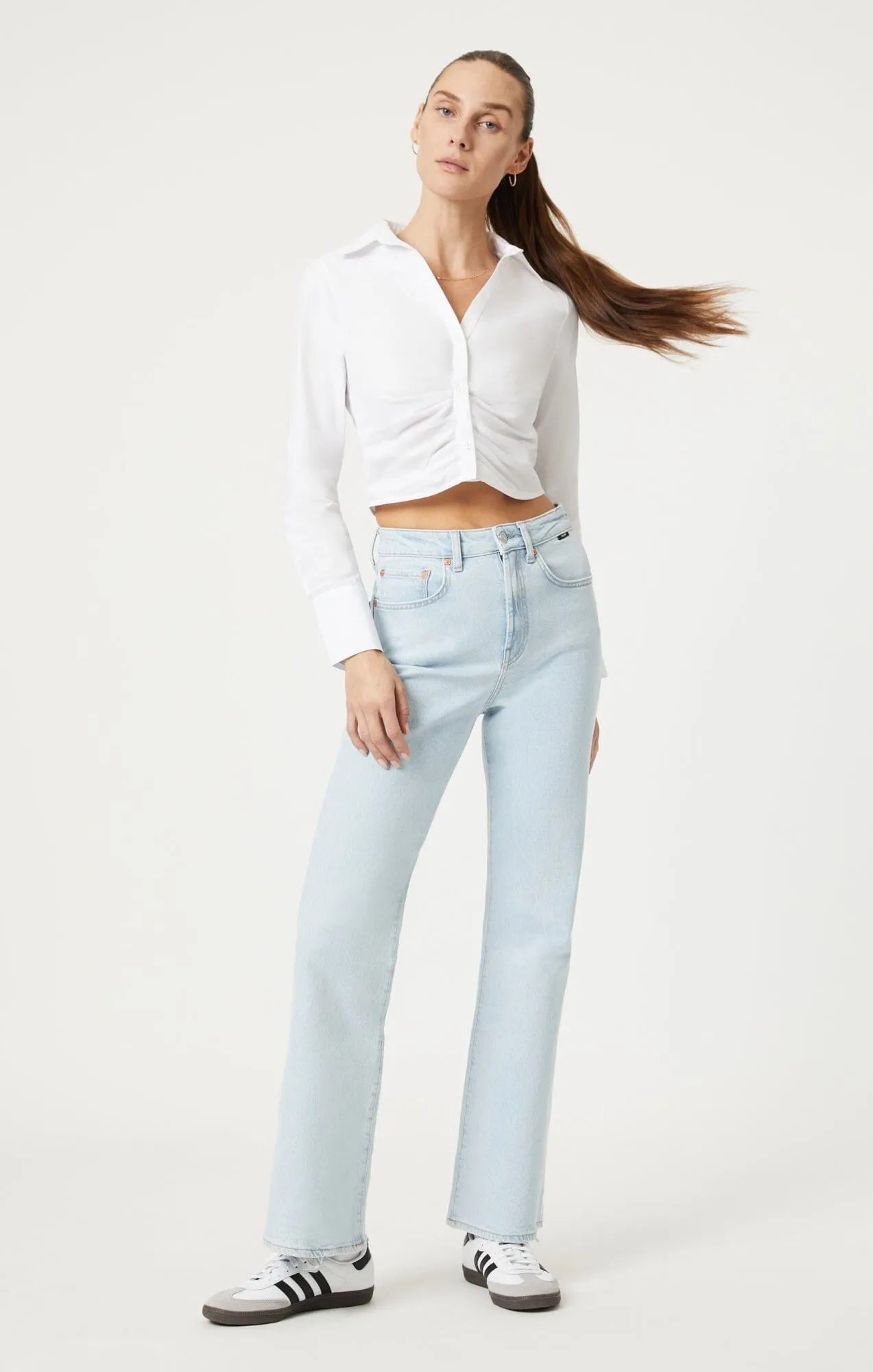 Non-Iron Weekend Outfit CROPPED BUTTON-UP SHIRT IN WHITE