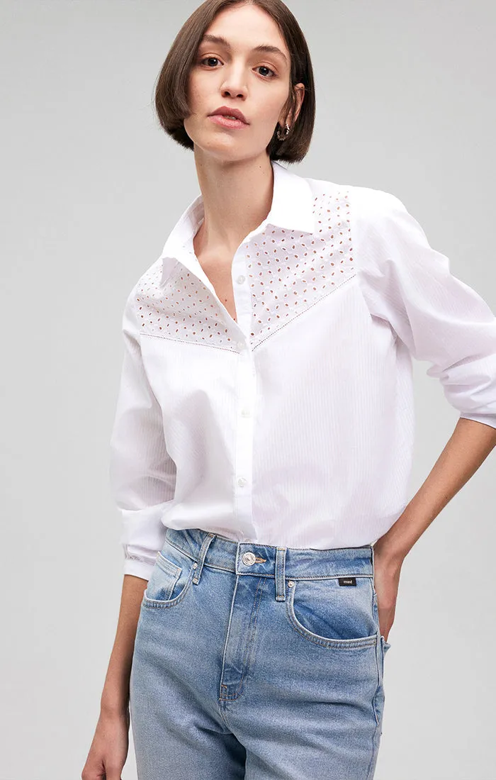 Comfort Stretch LACE DETAIL BUTTON-UP SHIRT IN WHITE