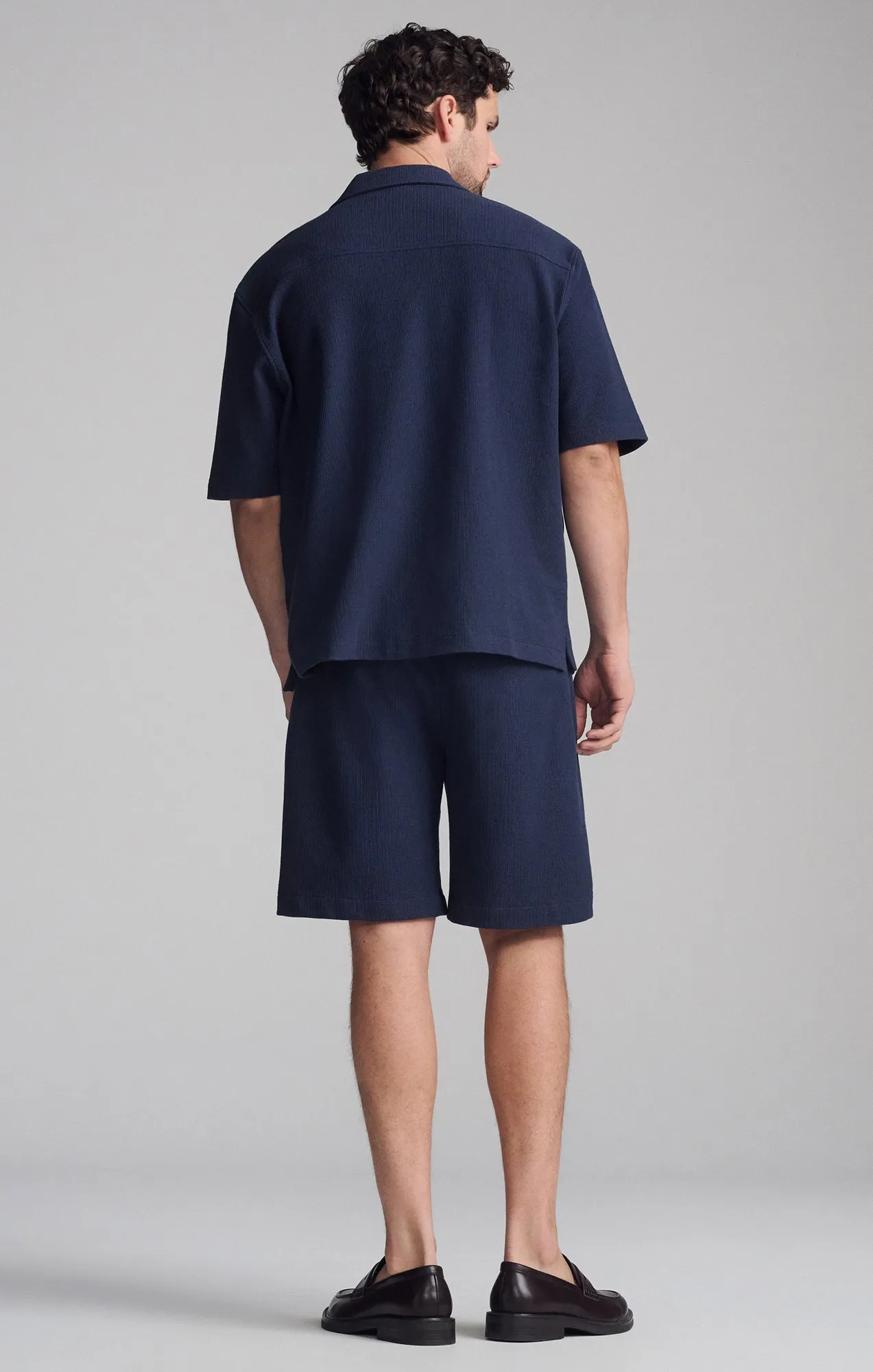 Polished Finish Seamless Side Panels DOUBLE POCKET SHORT SLEEVE SHIRT IN PEACOAT