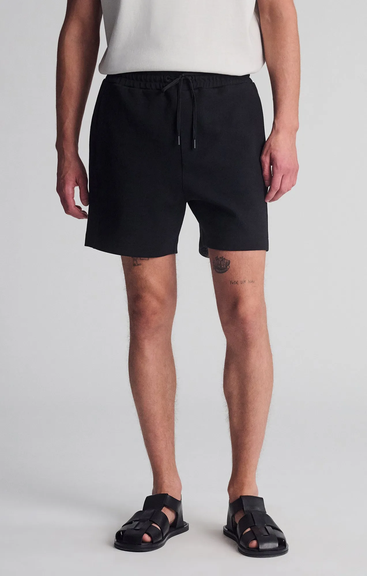 DRAWSTRING SHORTS IN BLACK stripe design