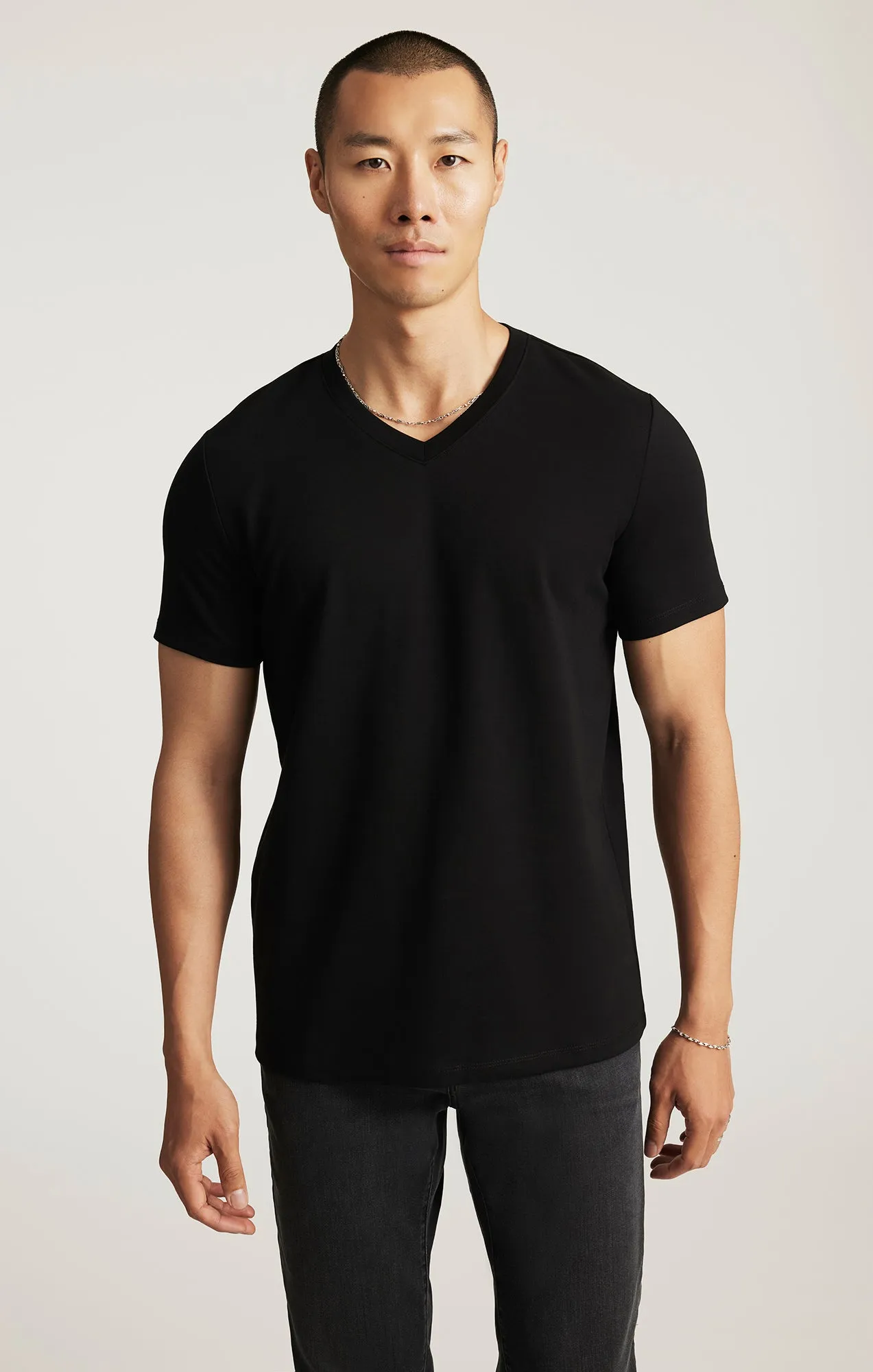 Multi Panel Design stain resistant coating EDITION V-NECK T-SHIRT IN BLACK