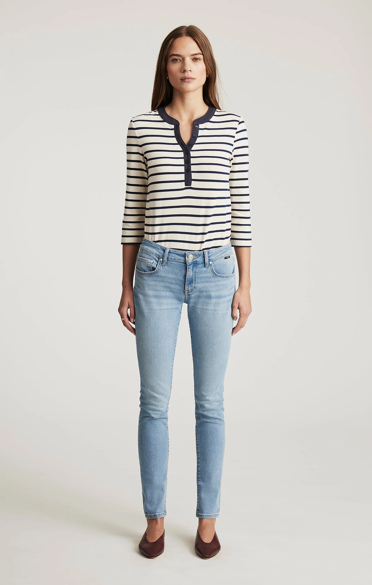 ALEXA SKINNY IN BLEACHED TRIBECA Beach Day Modern Spring Mood Elegant City Walk