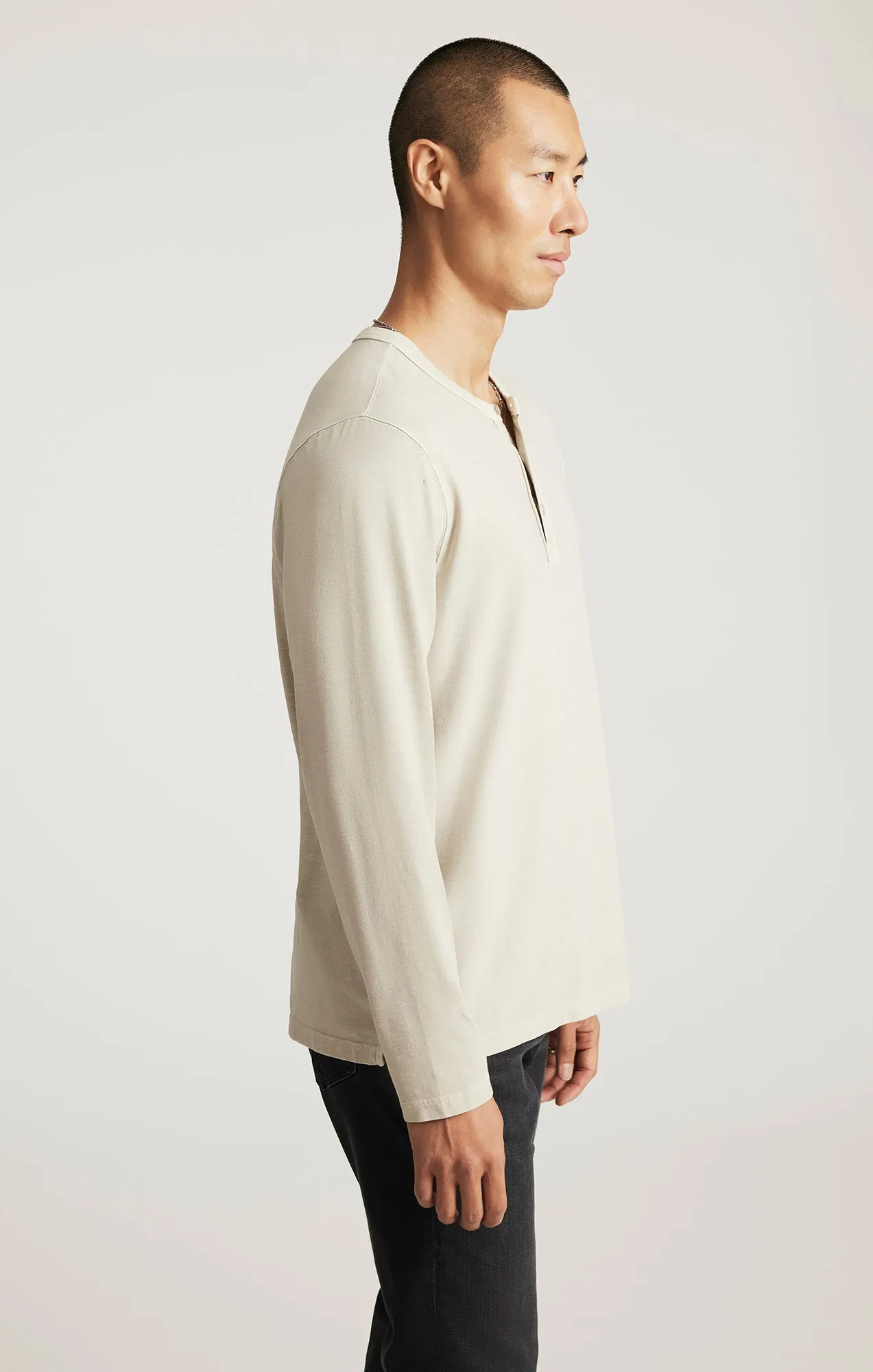 LONG SLEEVE HENLEY T-SHIRT IN PELICAN Everyday Chic Light Layer