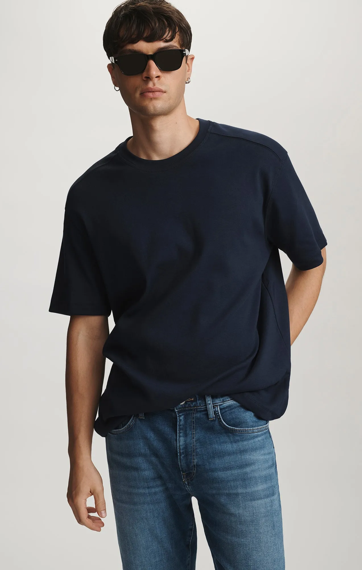 Outdoor Style Trend ESSENTIAL CREW NECK T-SHIRT IN BLACK IRIS