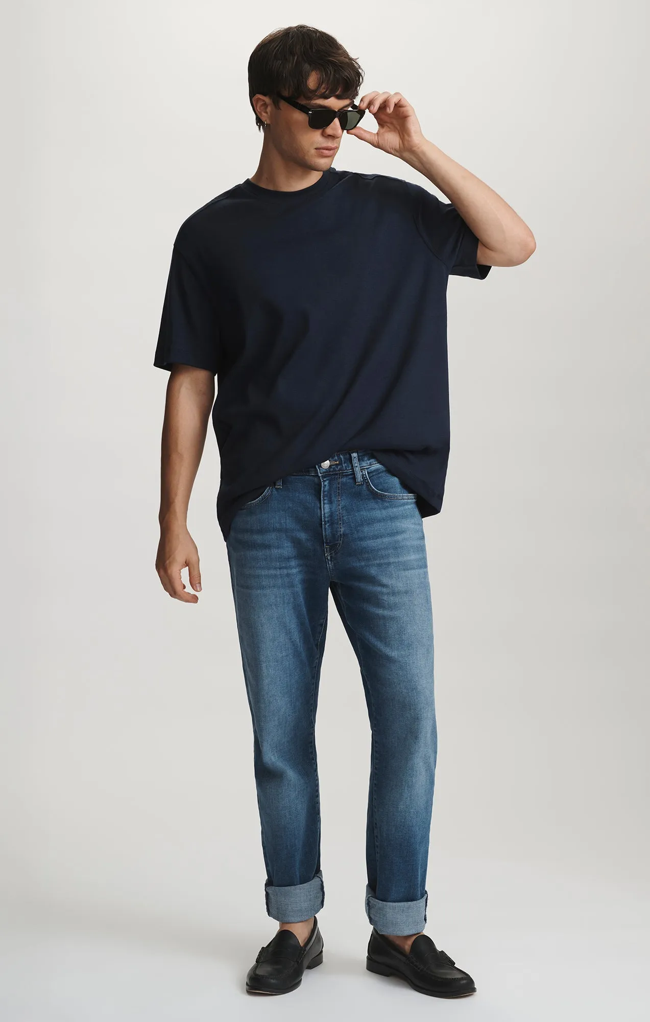 ESSENTIAL CREW NECK T-SHIRT IN BLACK IRIS easy to pair