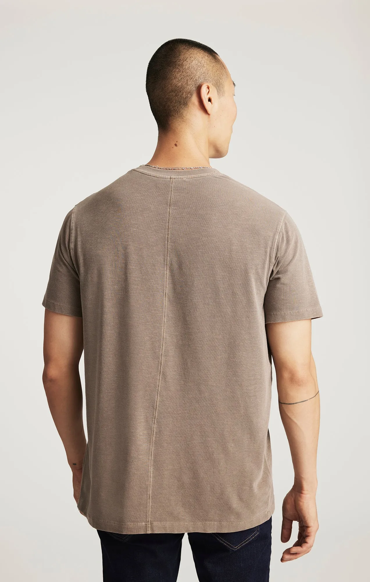 EDITION SHORT SLEEVE T-SHIRT IN SHITAKE Loose fitting comfort Fashionable Option