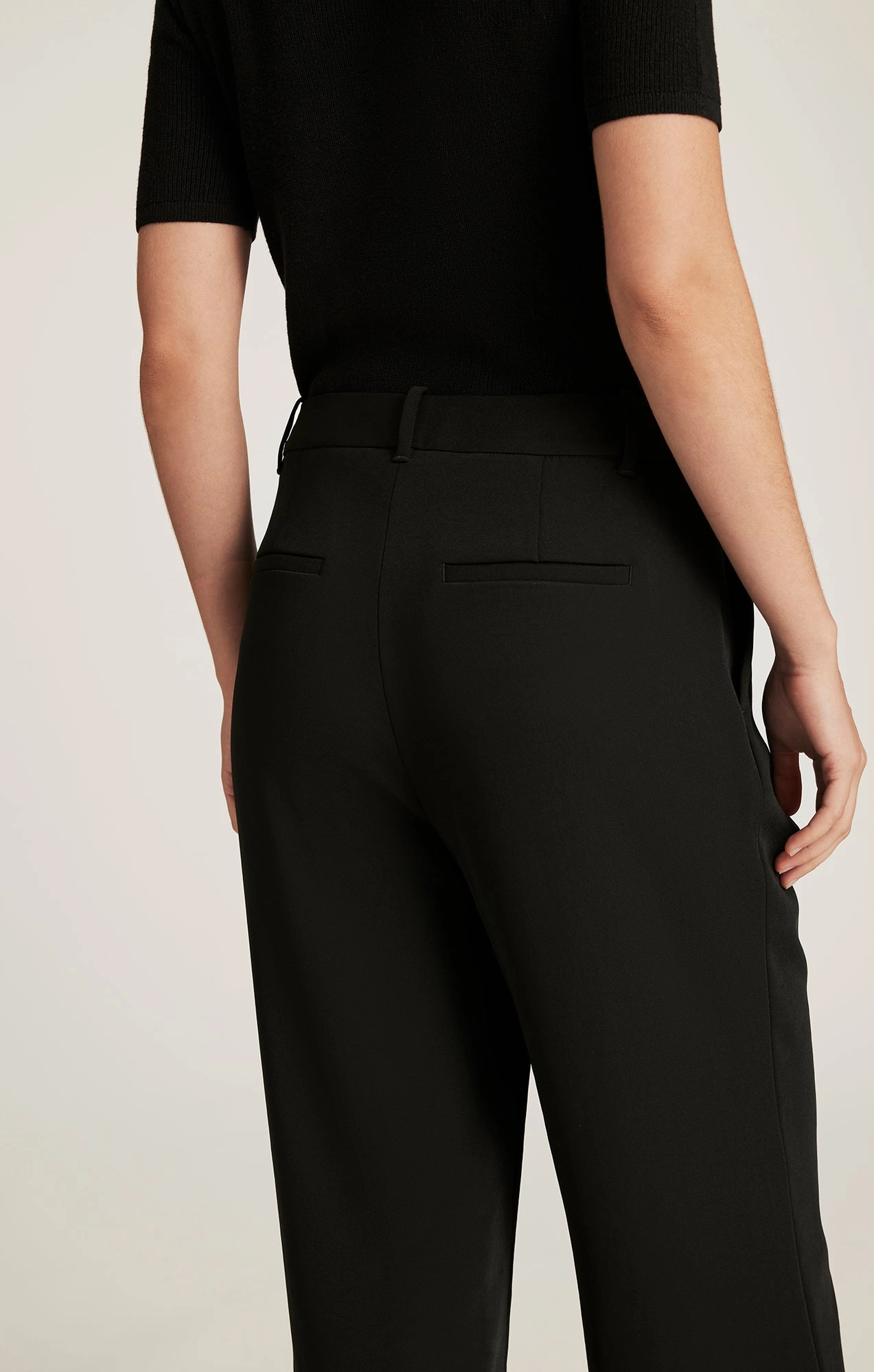 Effortless Look EDITION STRAIGHT LEG PANTS IN BLACK