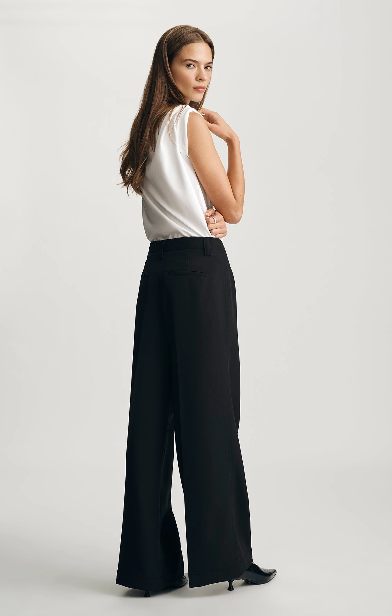 EDITION WIDE LEG PANTS IN BLACK Dynamic Motion Body Friendly