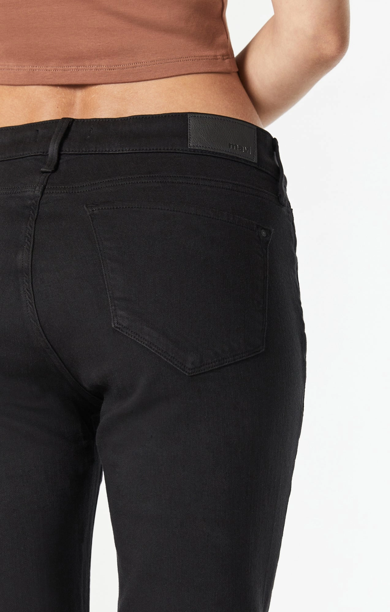 Affordable Neutral Holiday Vibes Modern Youth Style Party Look EMMA SLIM BOYFRIEND IN STAY BLACK SUPERSOFT