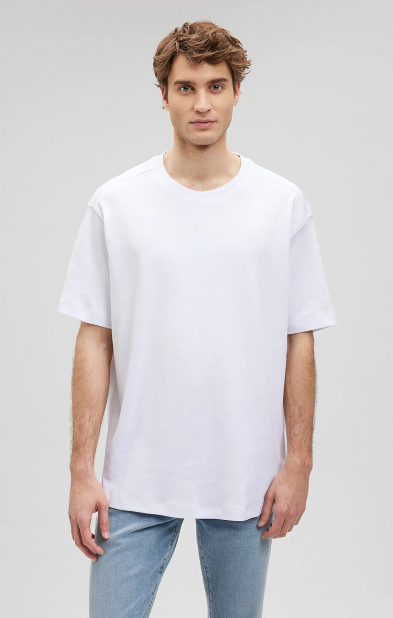 Layered Collar Structure ESSENTIAL CREW NECK T-SHIRT IN WHITE