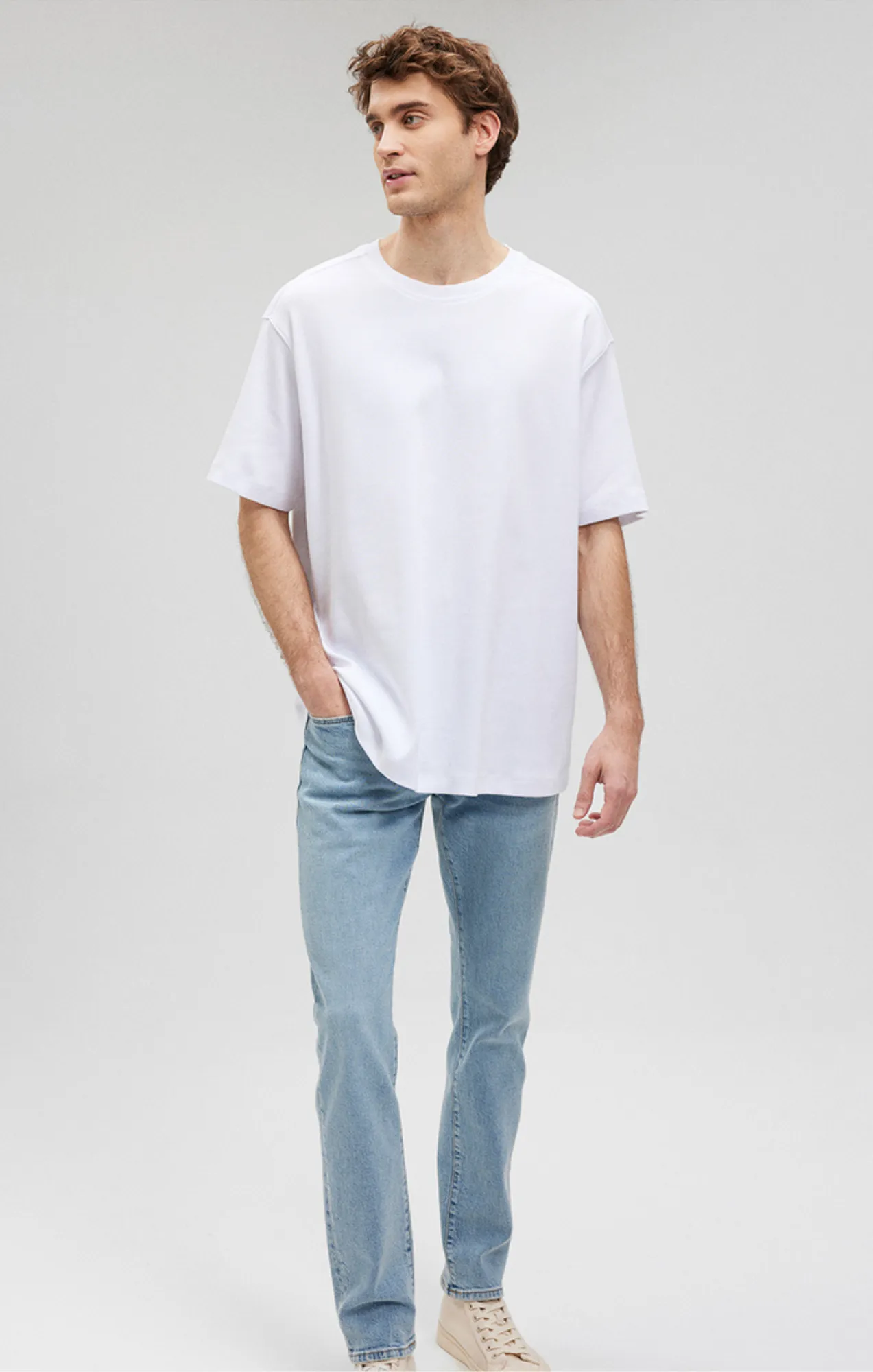 Minimal Design ESSENTIAL CREW NECK T-SHIRT IN WHITE