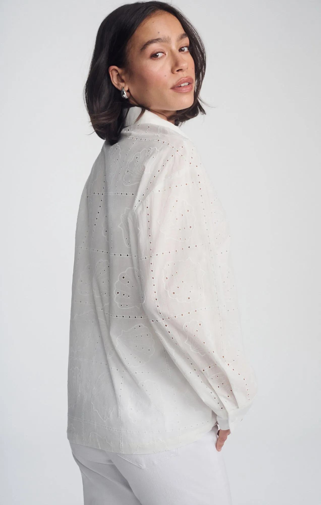 Non Iron Fabric Effortless Comfort EYELET BUTTON-UP SHIRT IN WHITE