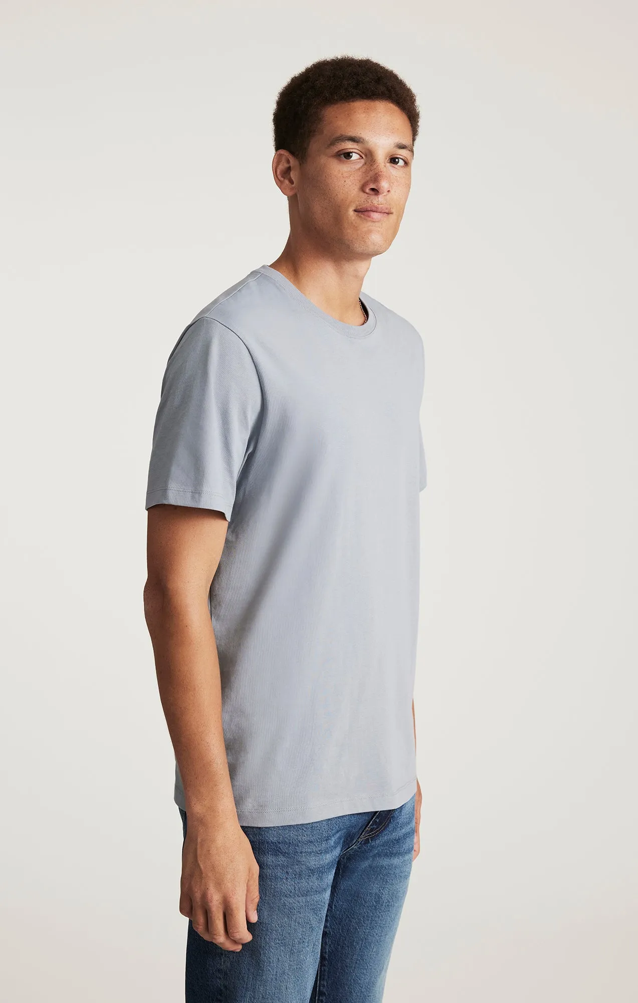 Ribbed collar Classic and Comfy SHORT SLEEVE CREW NECK T-SHIRT IN TRADEWINDS