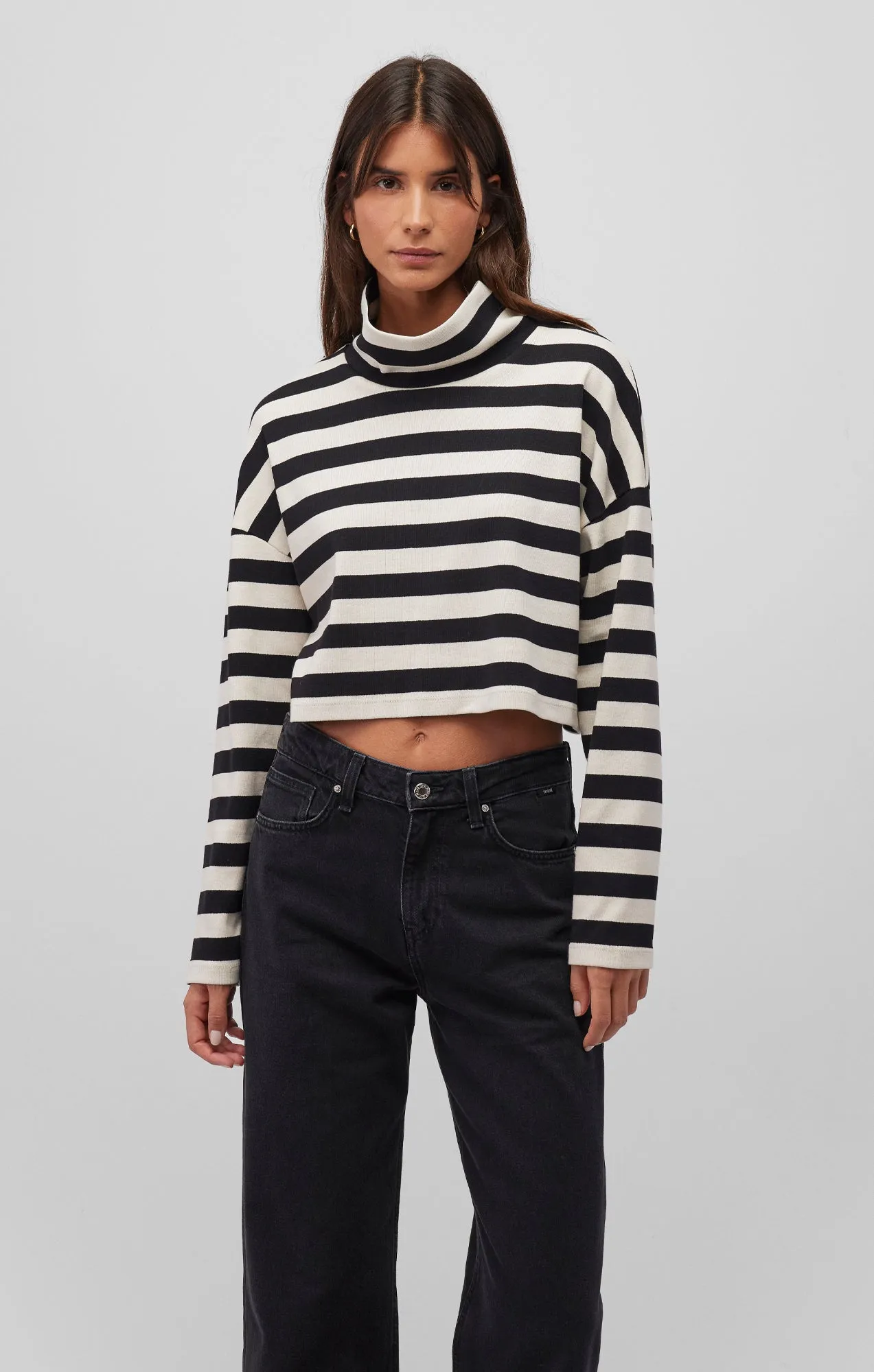 LONG SLEEVE TURTLENECK CROP TOP Light Comfort Wrinkle-Resistant