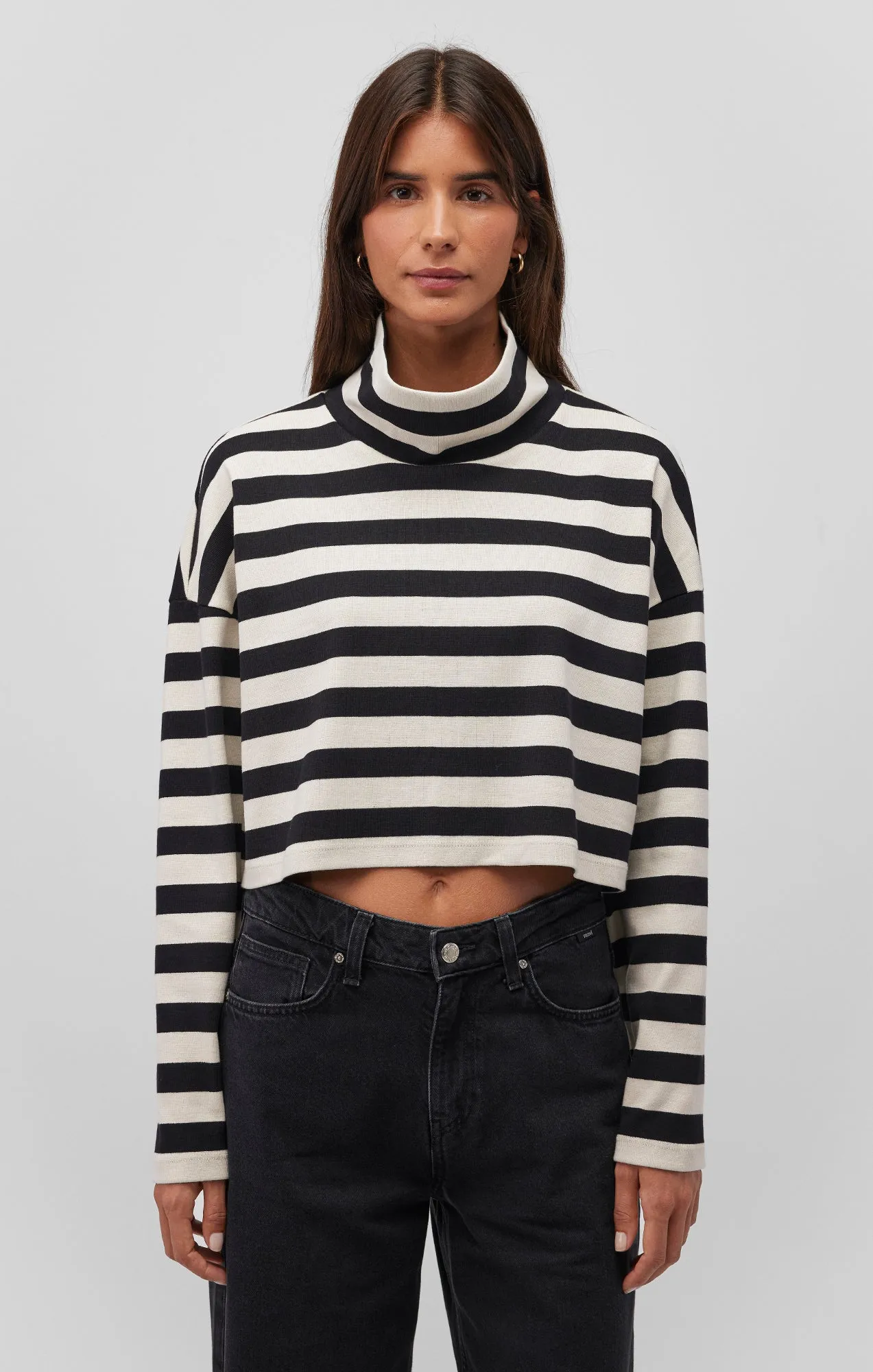 LONG SLEEVE TURTLENECK CROP TOP Trendy Comfort