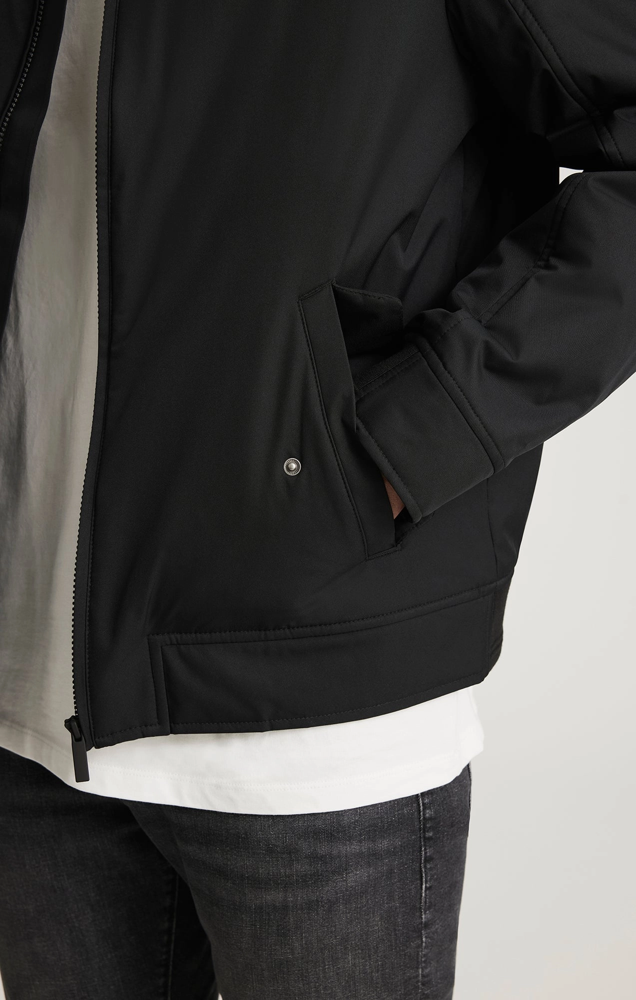 HybridLayerCompatibility BOMBER JACKET IN BLACK
