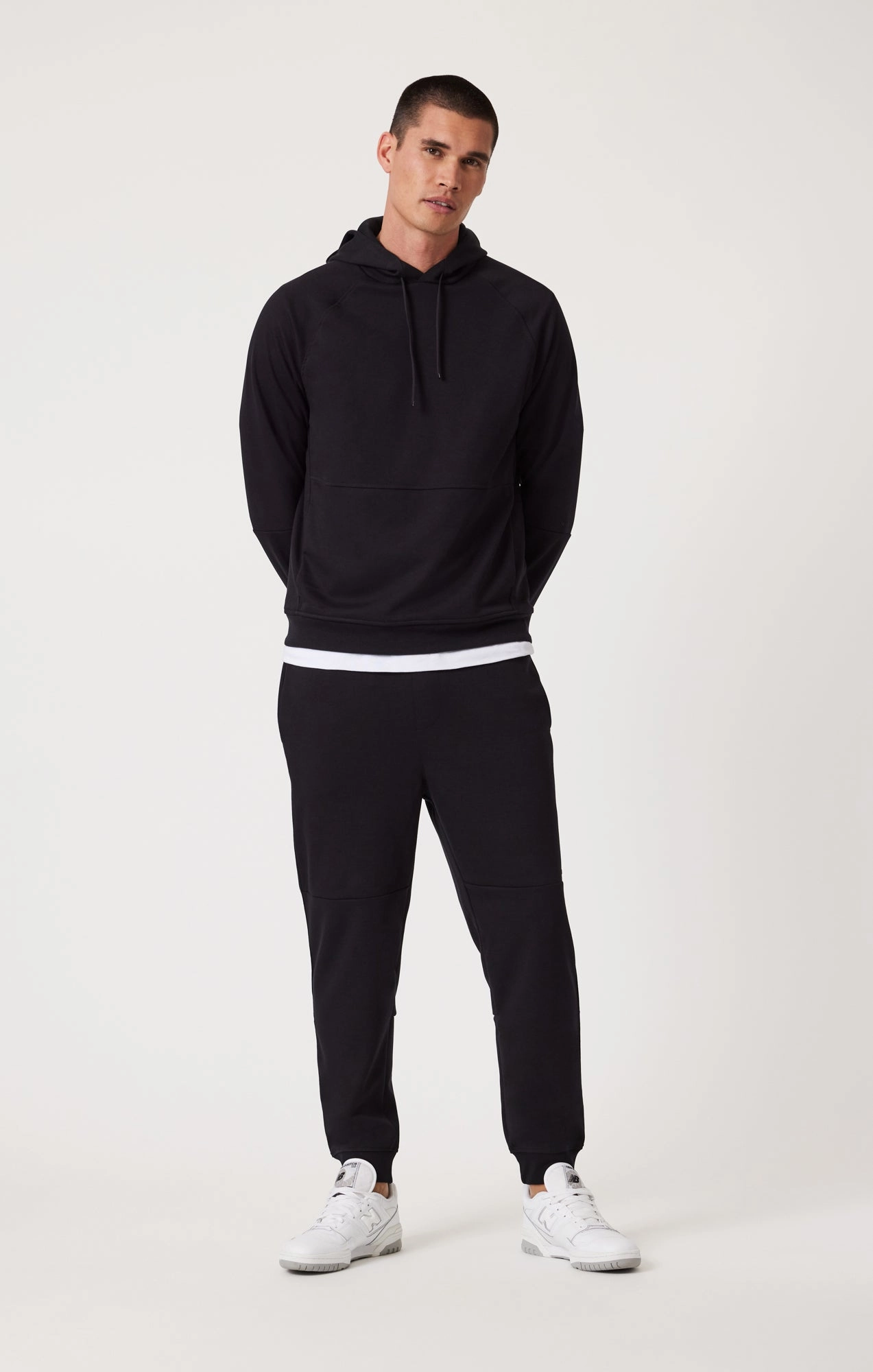 SWEATPANTS IN BLACK Layer-Friendly