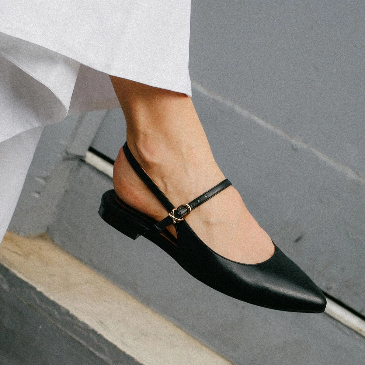 Village Glow Zip Fast The Crosby Sling - Black Nappa