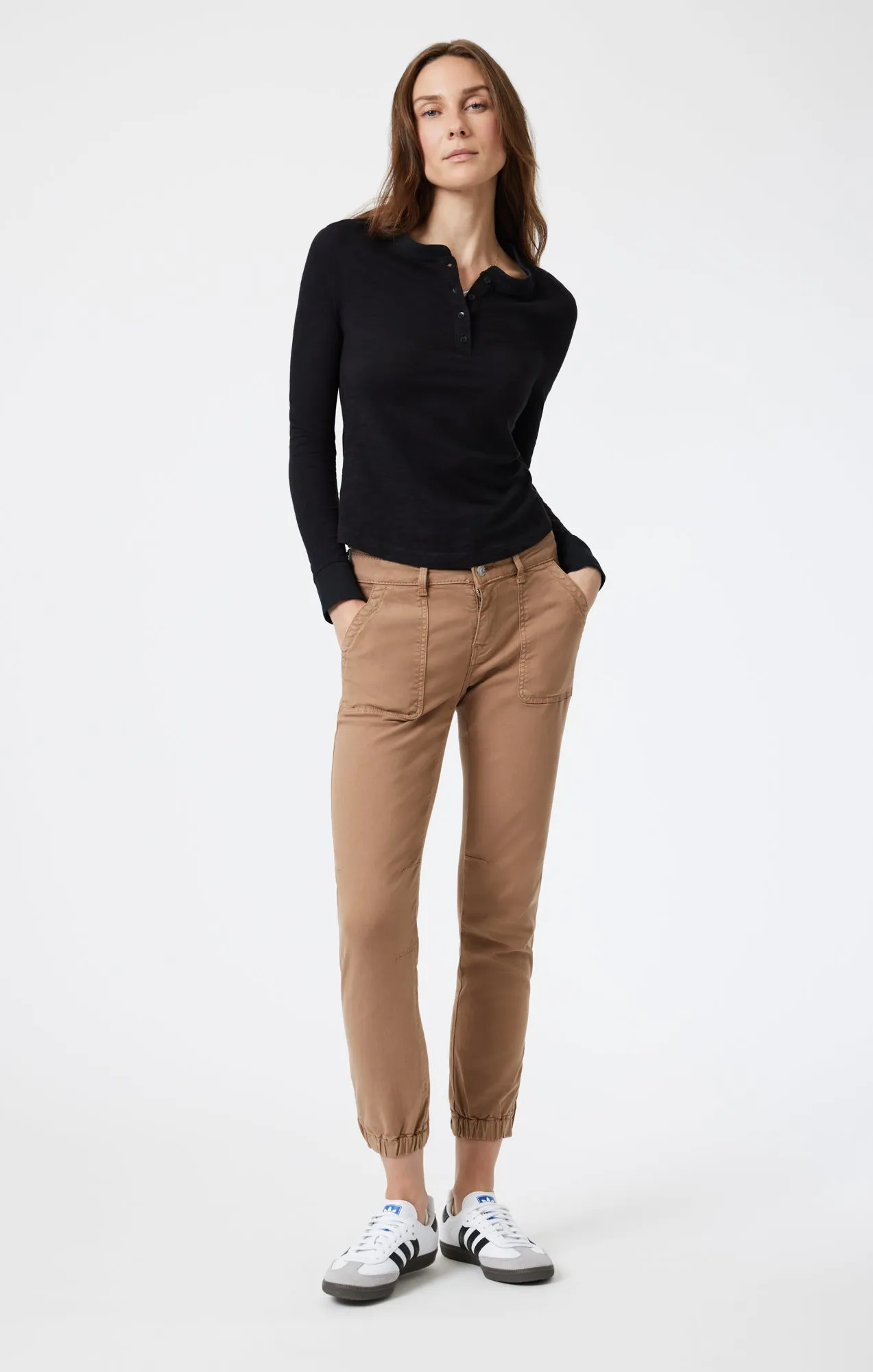 sports activity HENLEY T-SHIRT IN BLACK