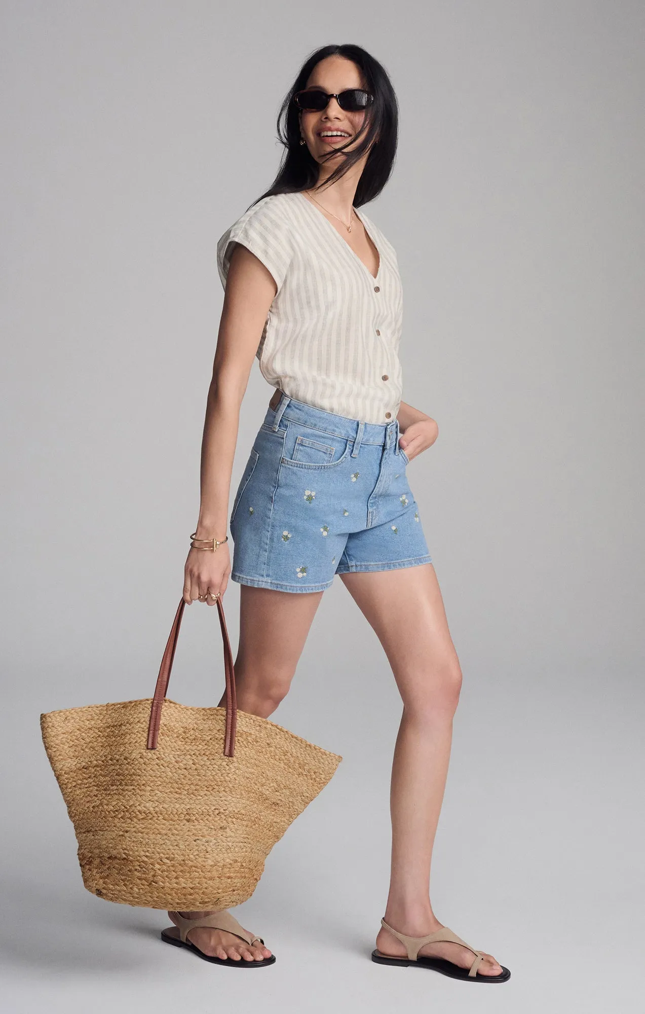 Effortless Movement HEIDI SHORTS IN MID FLOWER DENIM