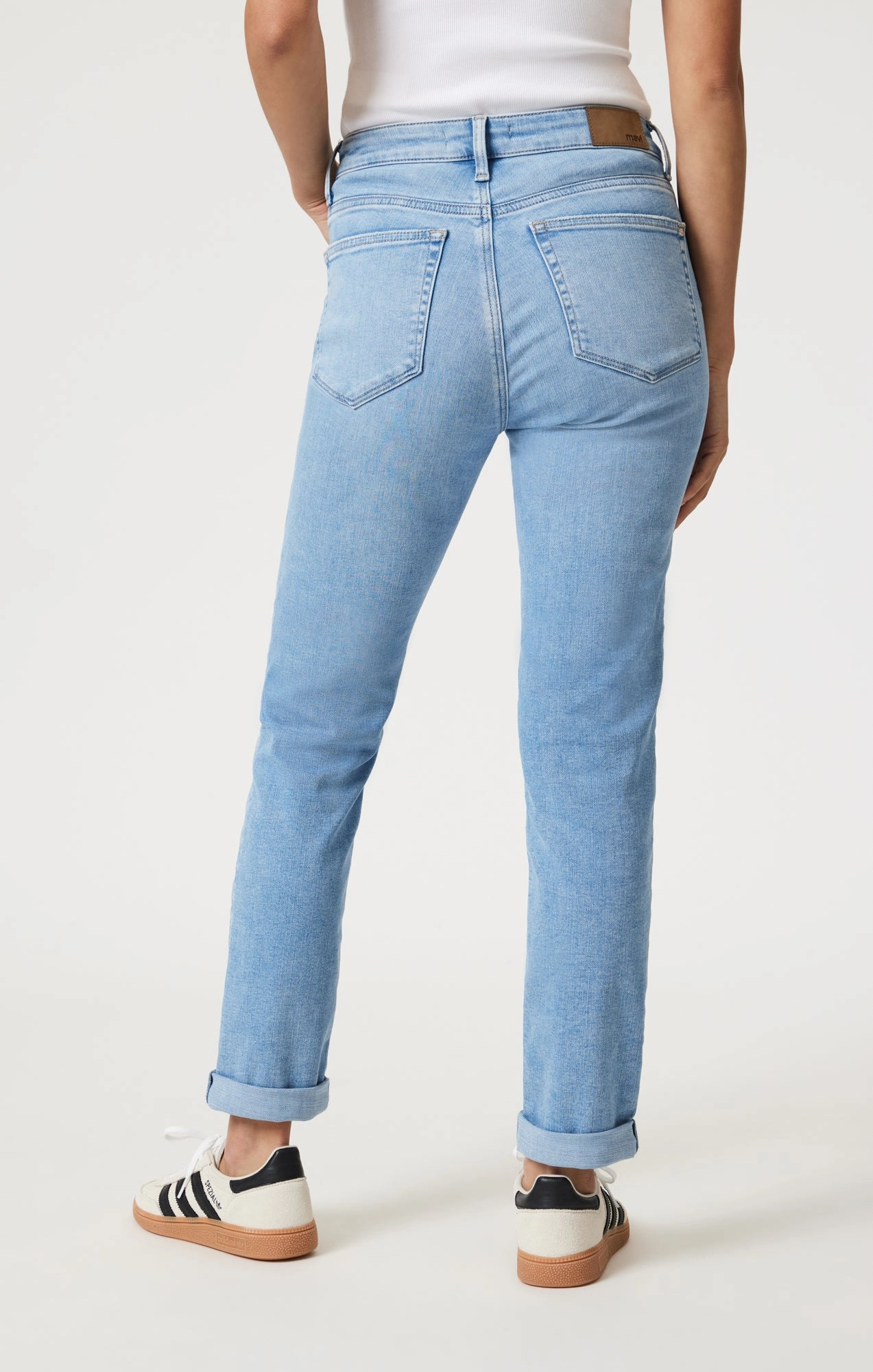 Loose Textured Travel Outfit KATHLEEN SLIM BOYFRIEND IN LIGHT BLUE FEATHER BLUE