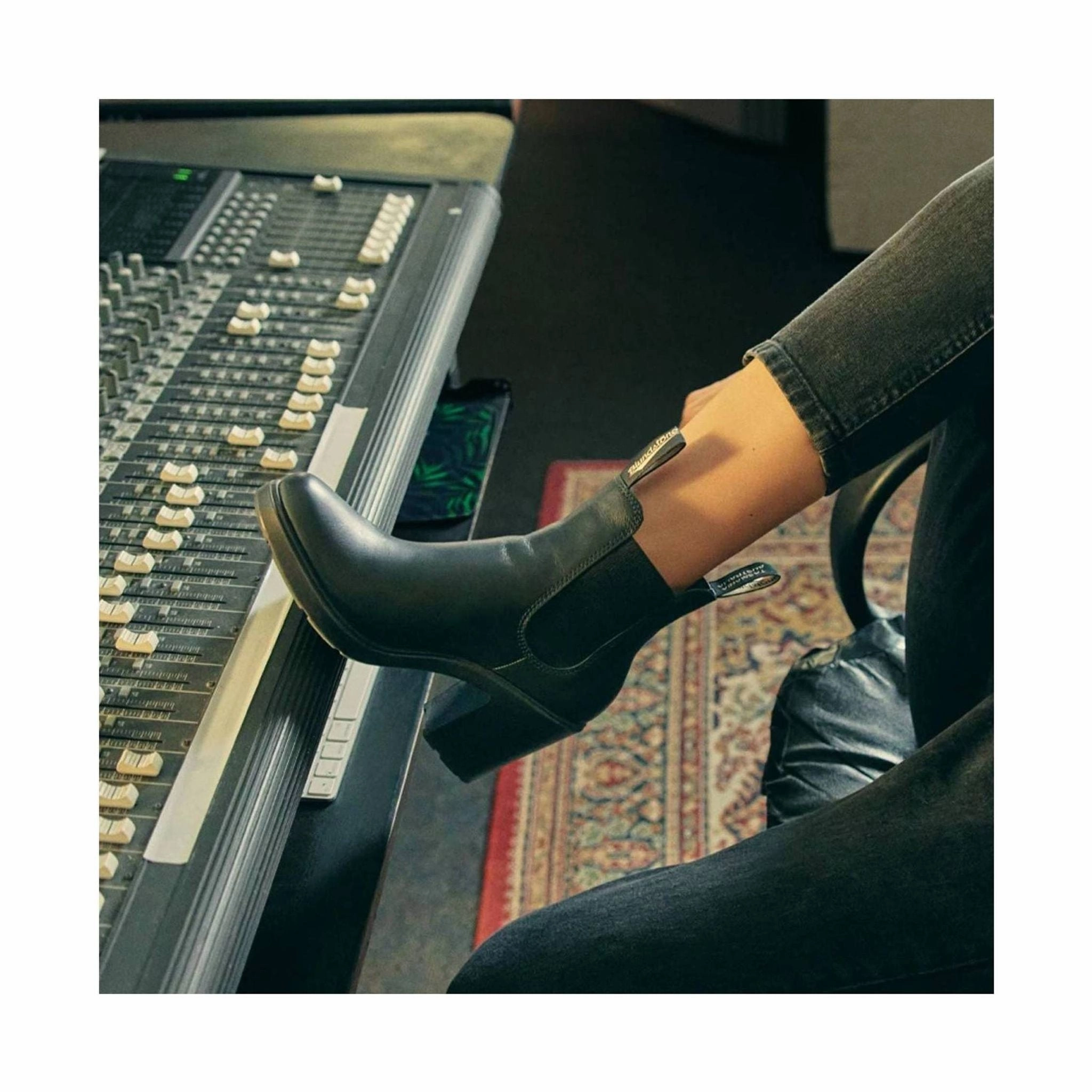 Blundstone Women's High Heeled Boots - Black Bendable Seamless Comfort Outdoor Explorer