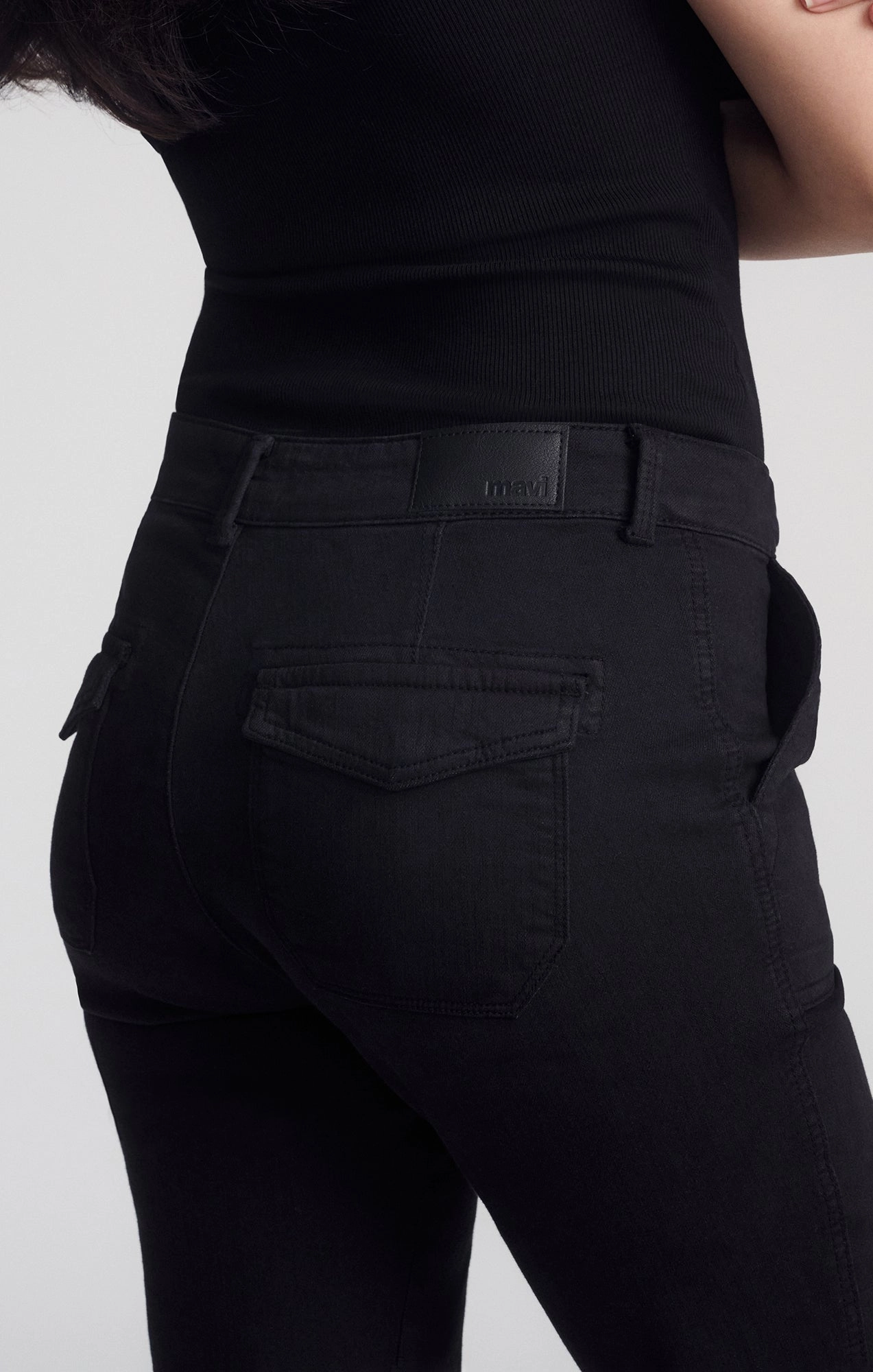 IVY SLIM CARGO IN BLACK FLEX BLUE Eco Certified Textile Standards Breathable Work Meeting Relaxed Style