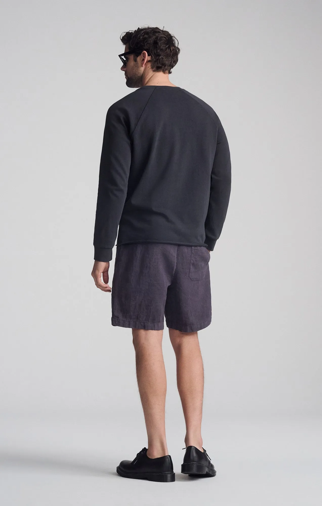 Perfect for Workouts MinimalistStitching JERSEY LONG SLEEVE T-SHIRT IN PIRATE BLACK