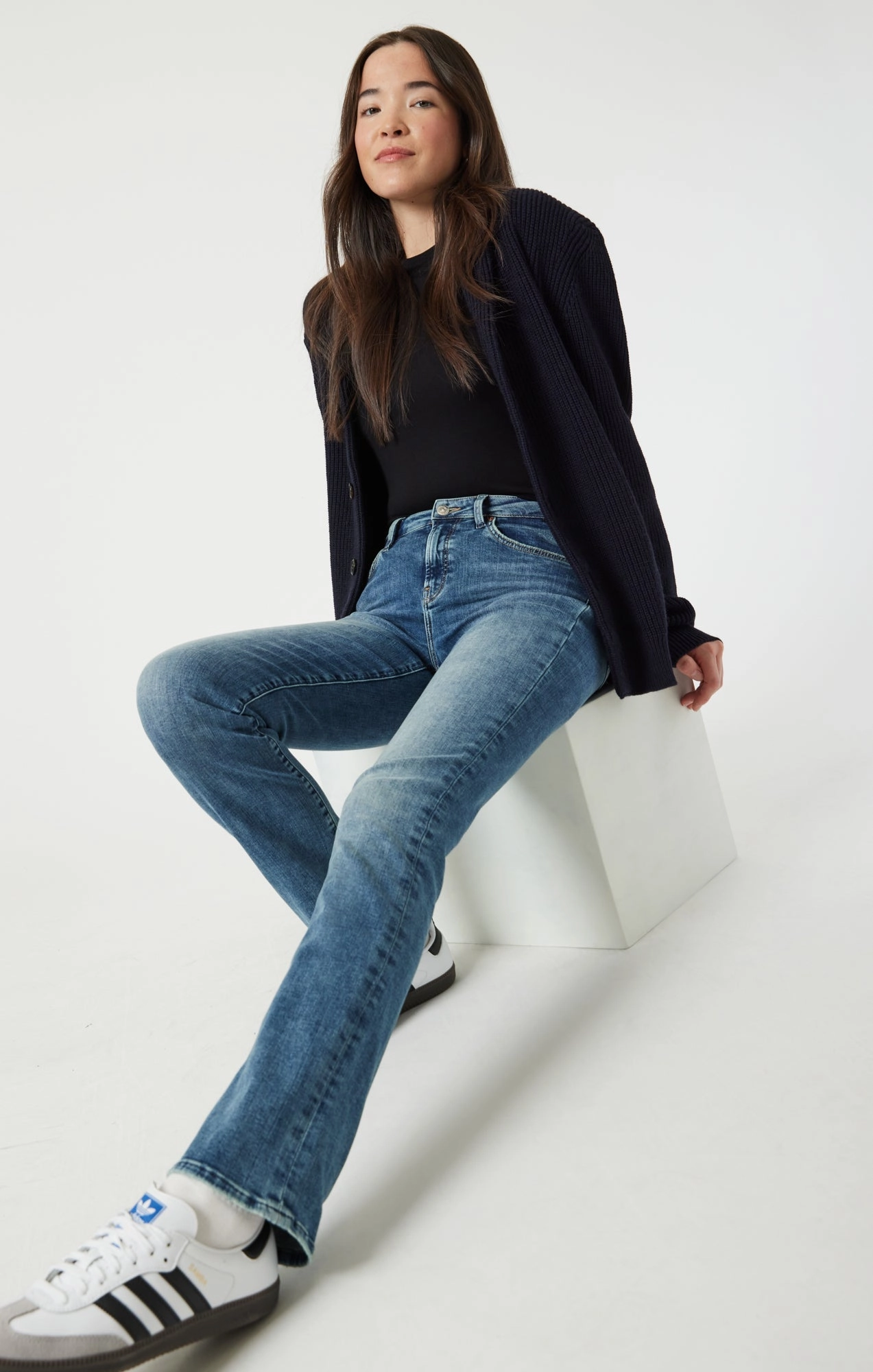 Softened Texture UltraSoft Lining KENDRA STRAIGHT LEG IN LIGHT USED FLEX BLUE