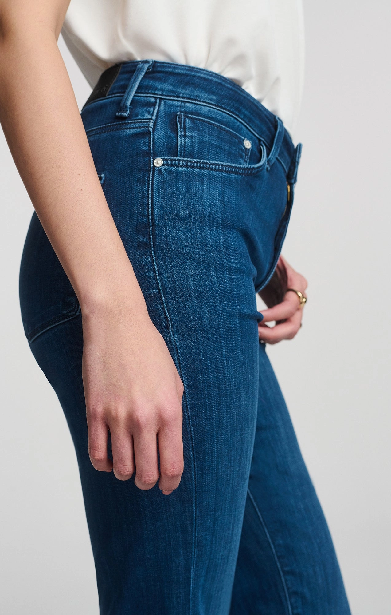 Go Out Style KENDRA STRAIGHT LEG JEANS IN MID SUPERSOFT