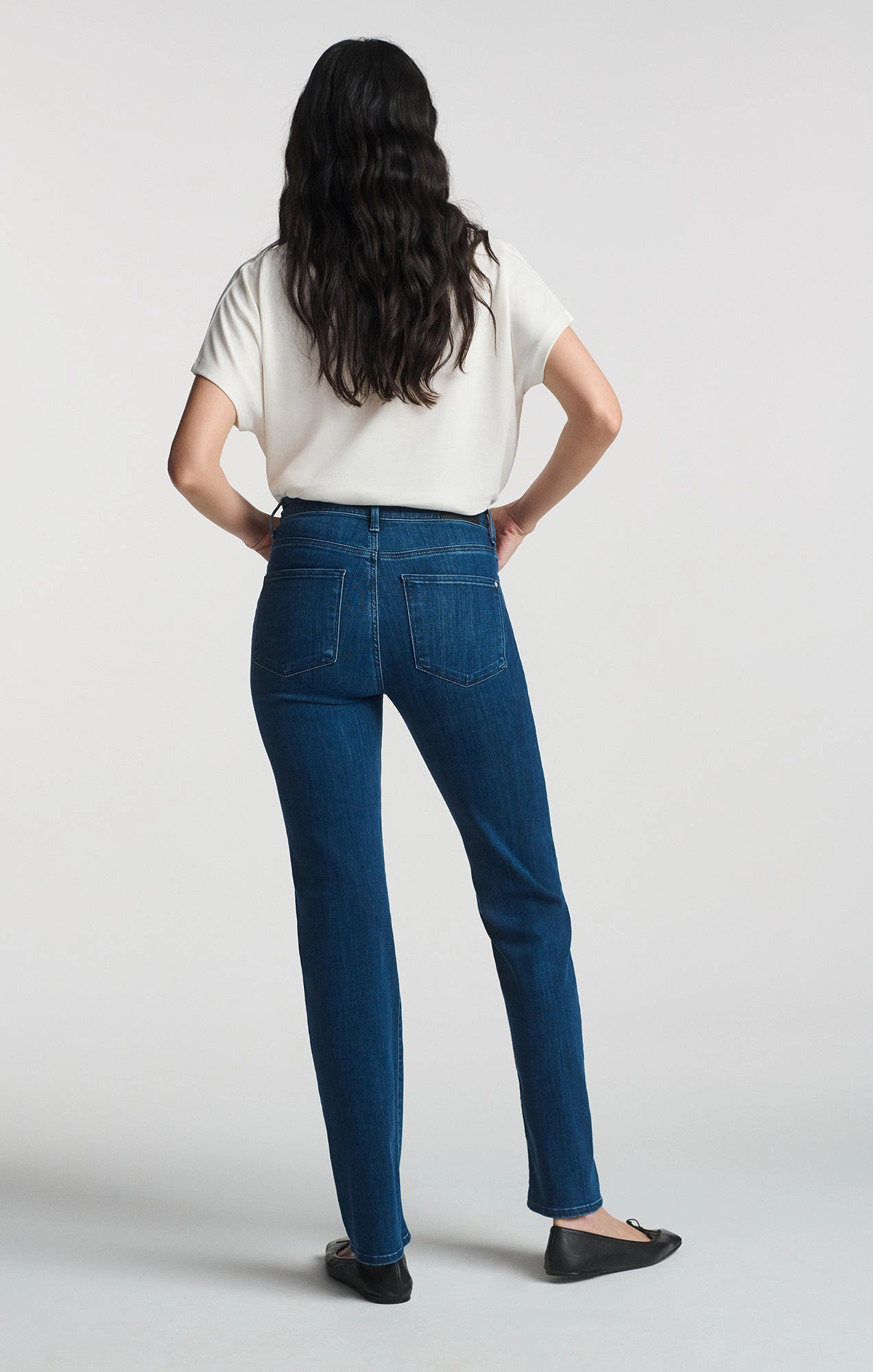 Comfortable Fit Design KENDRA STRAIGHT LEG JEANS IN MID SUPERSOFT