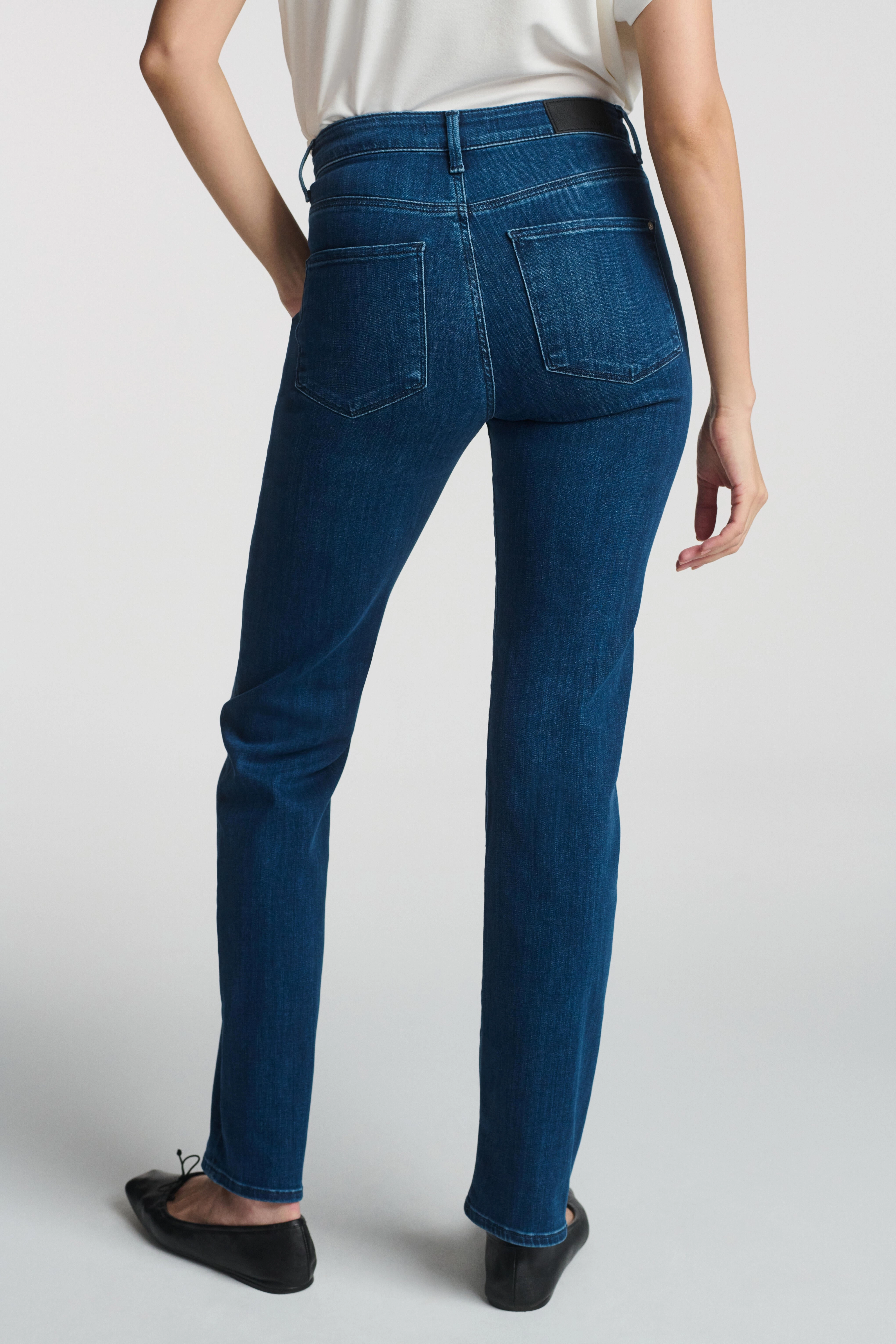 KENDRA STRAIGHT LEG JEANS IN MID SUPERSOFT Relaxed Style Neutral