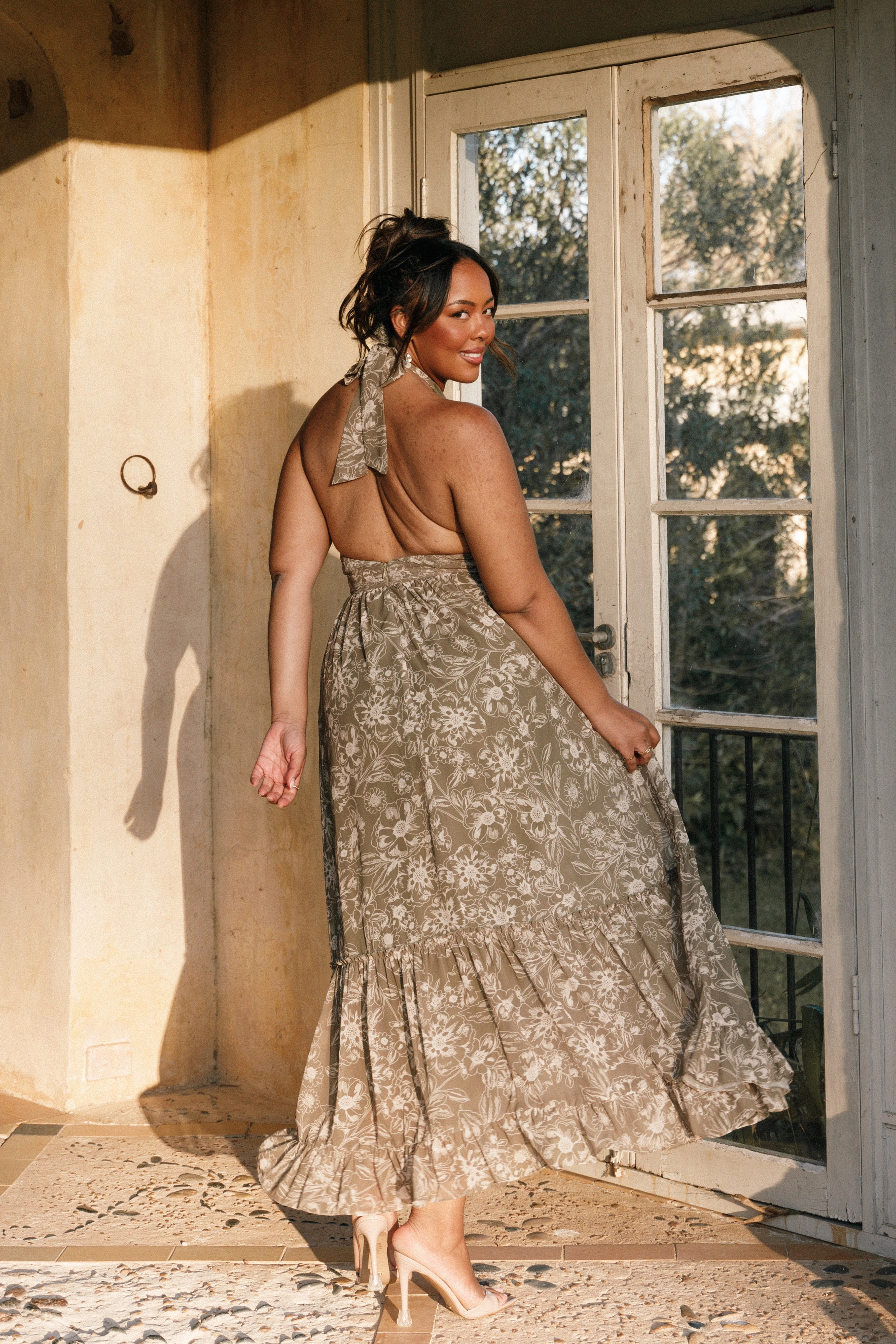 Lennon Halterneck Maxi Dress - Olive Floral Casual Motion Texture Rich